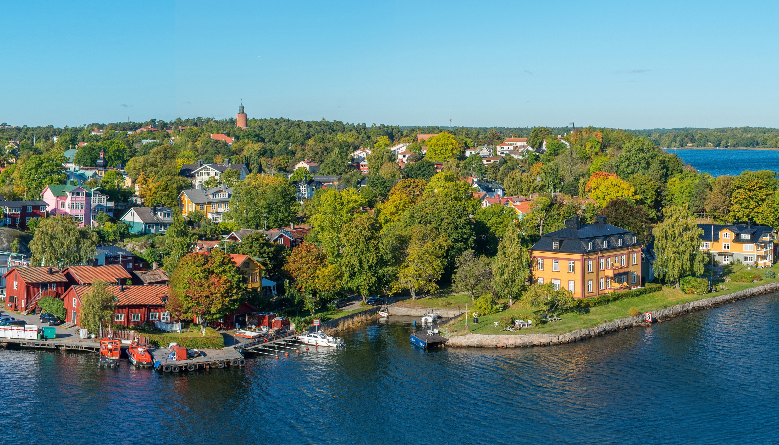 Houses on the coast of Vaxholm, Sweden HD Wallpaper