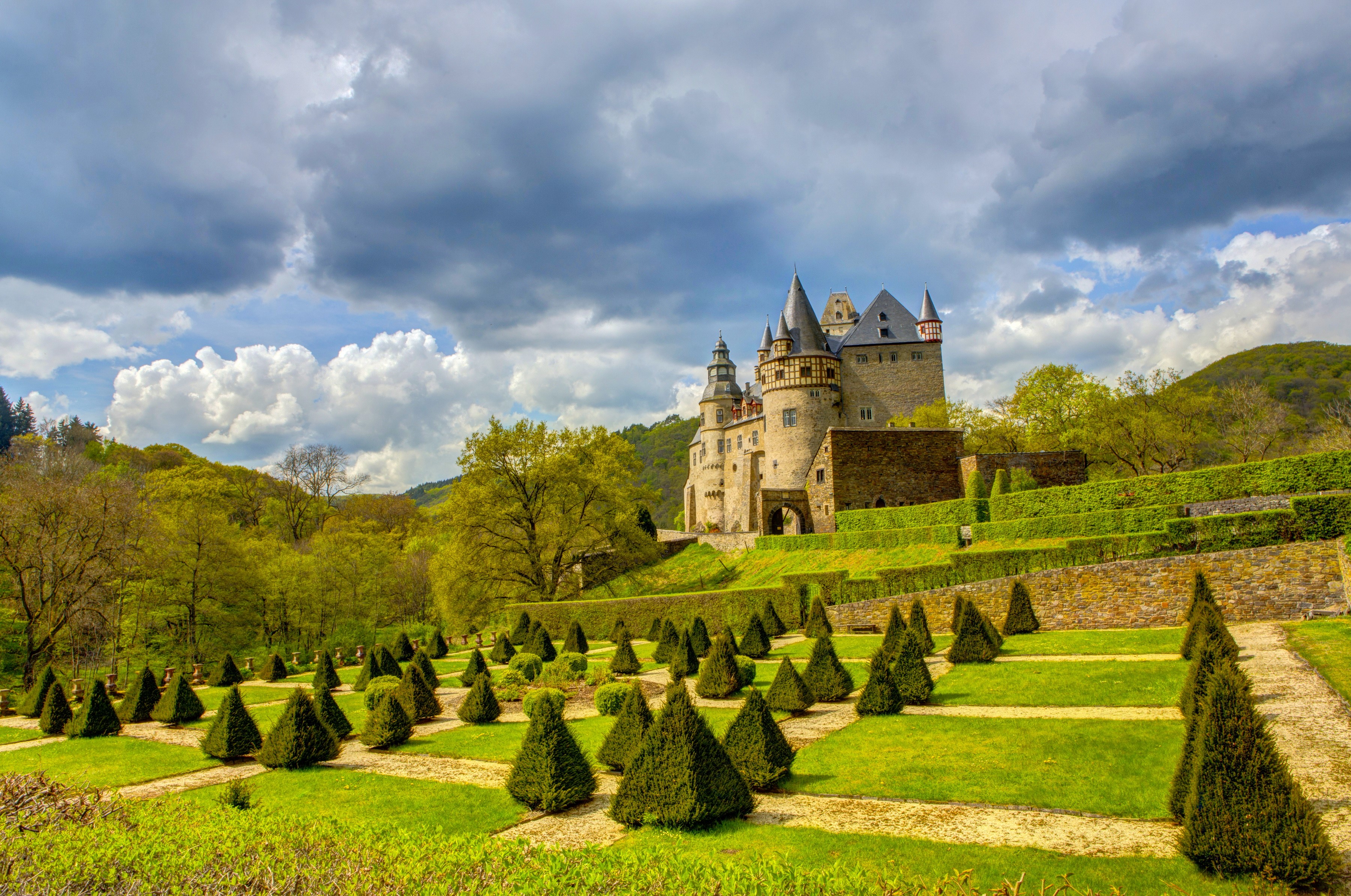 Buerresheim Castle and formal gardens in Germany HD Wallpaper