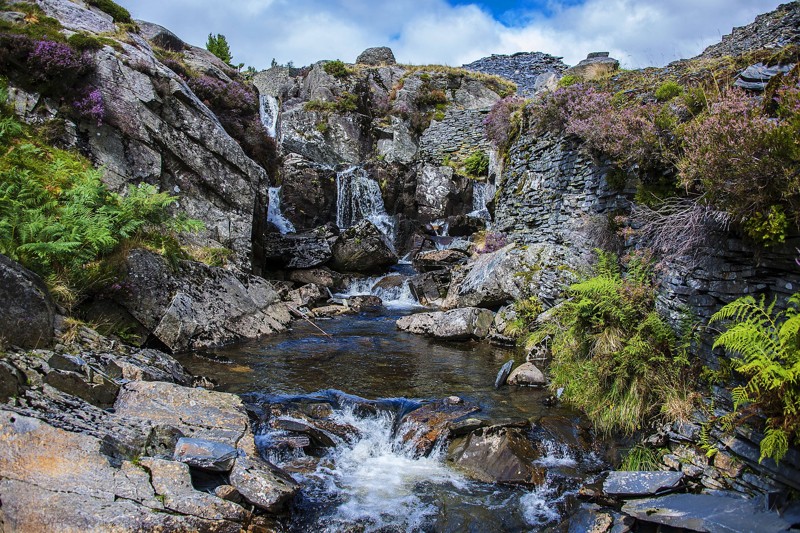 Waterfall in Snowdonia National Park, United Kingdom HD Wallpaper
