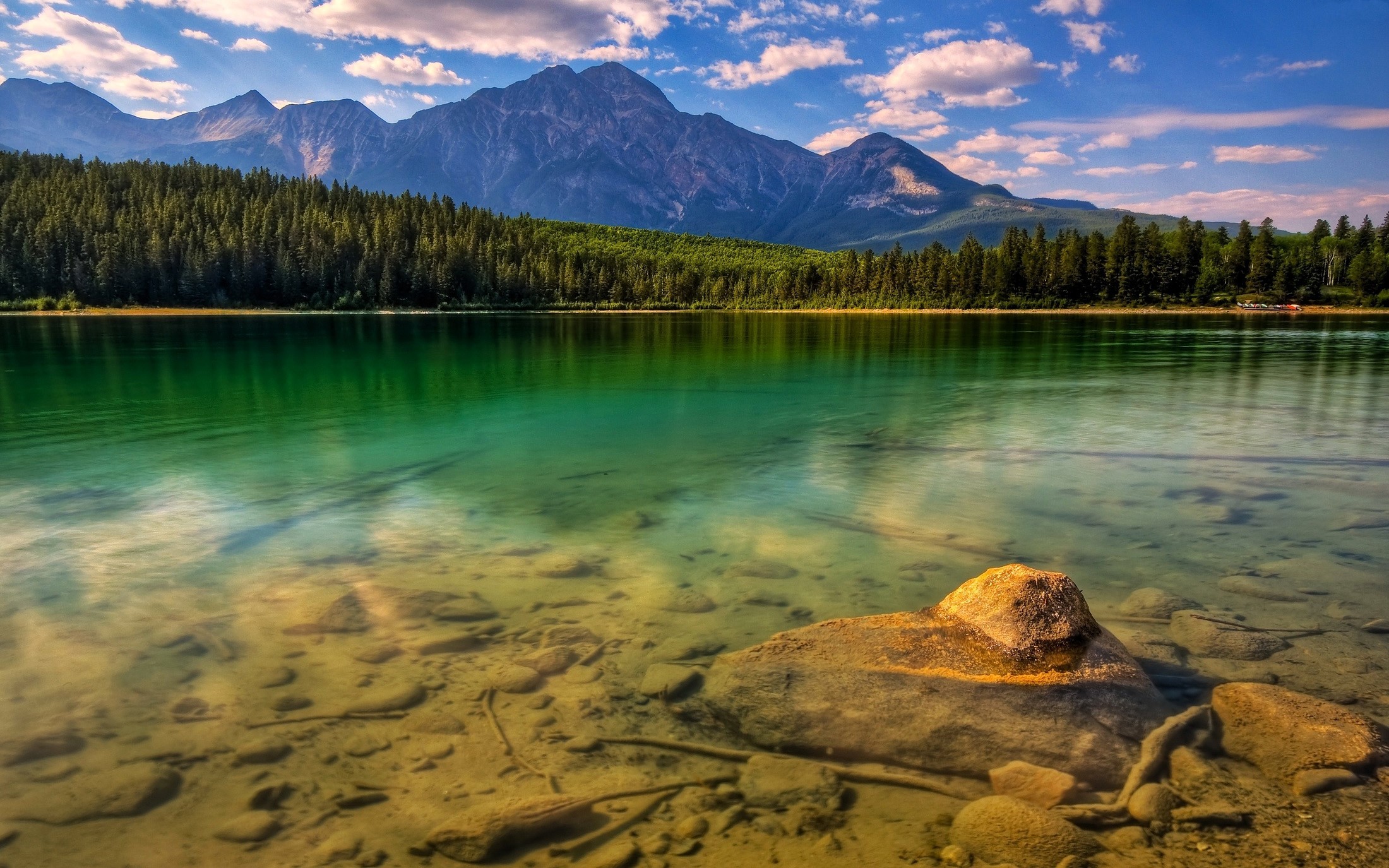 Lake with Mountains and Forest HD Wallpaper