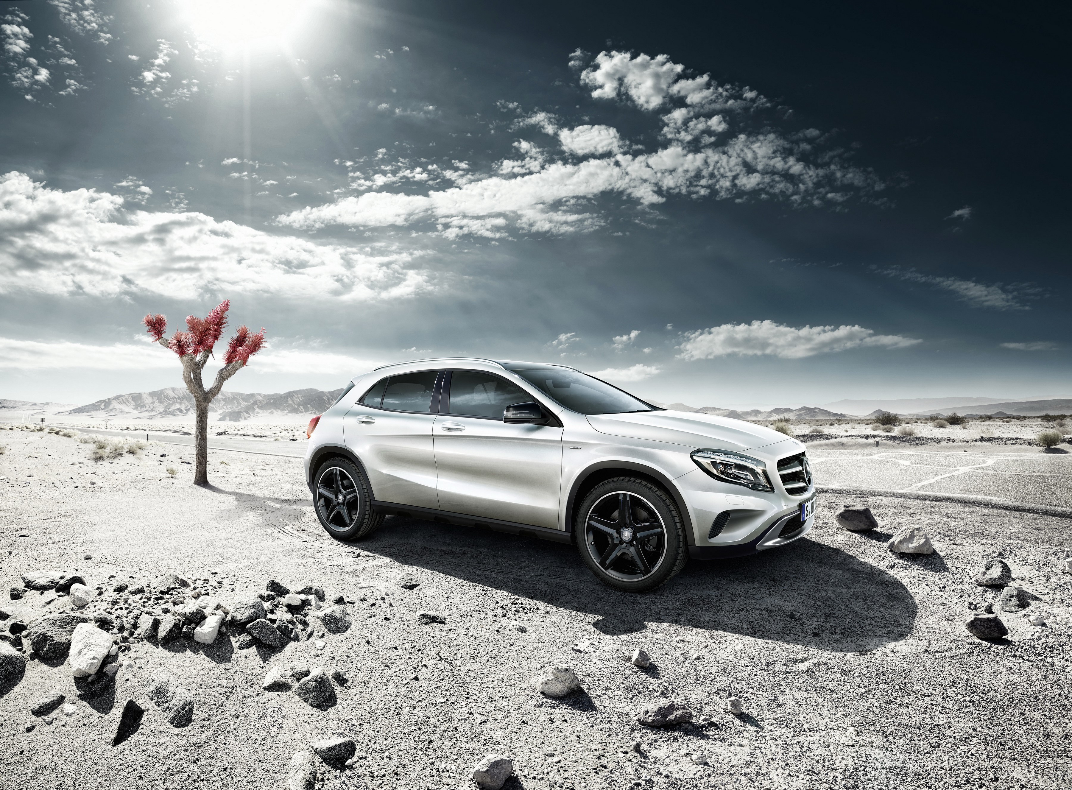 Silver Mercedes-Benz GLA X156 Edition in Desert HD Wallpaper