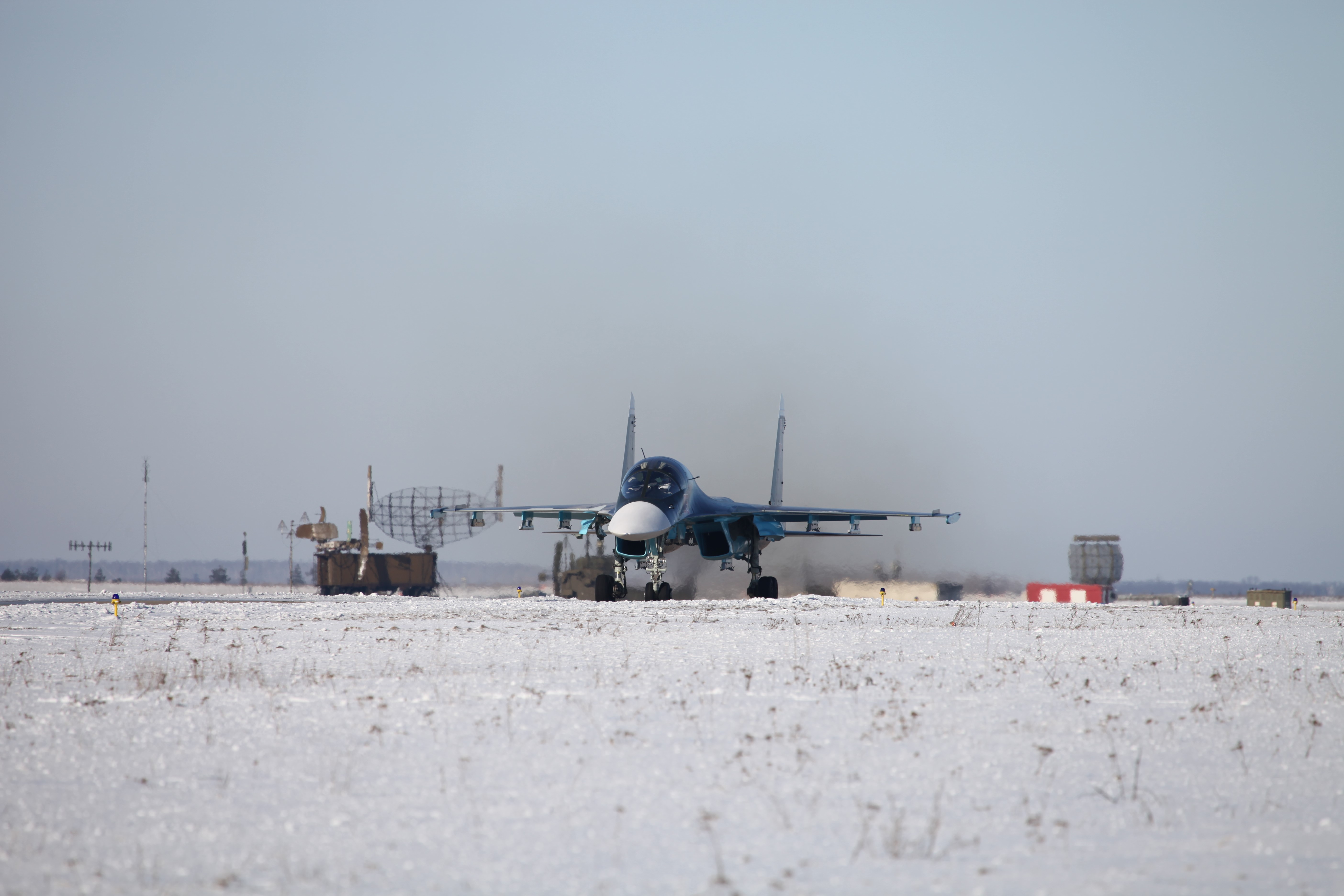 Sukhoi Su-34 Fullback bomber on snowy airfield HD Wallpaper