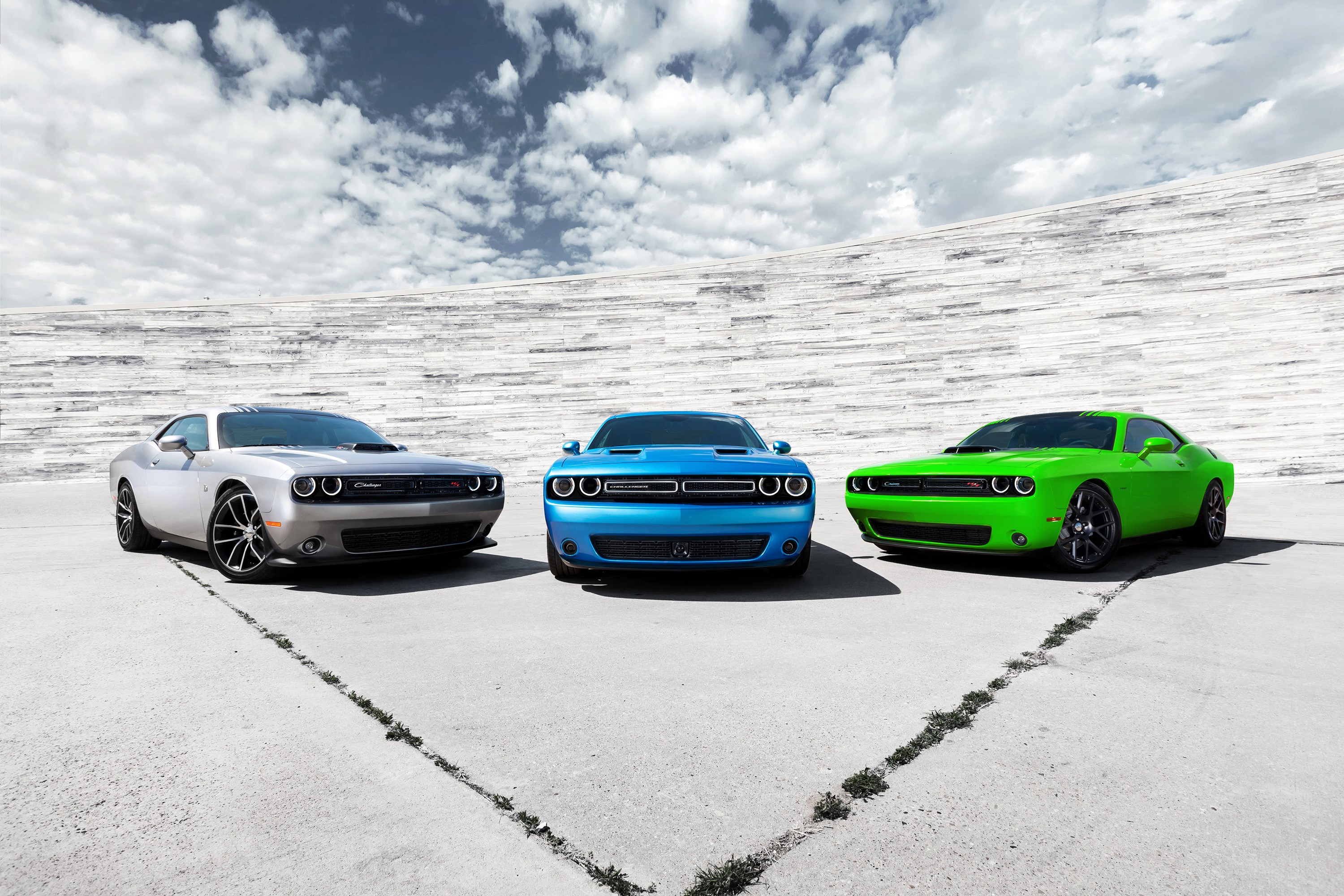 Three Dodge Challengers parked outdoors HD Wallpaper