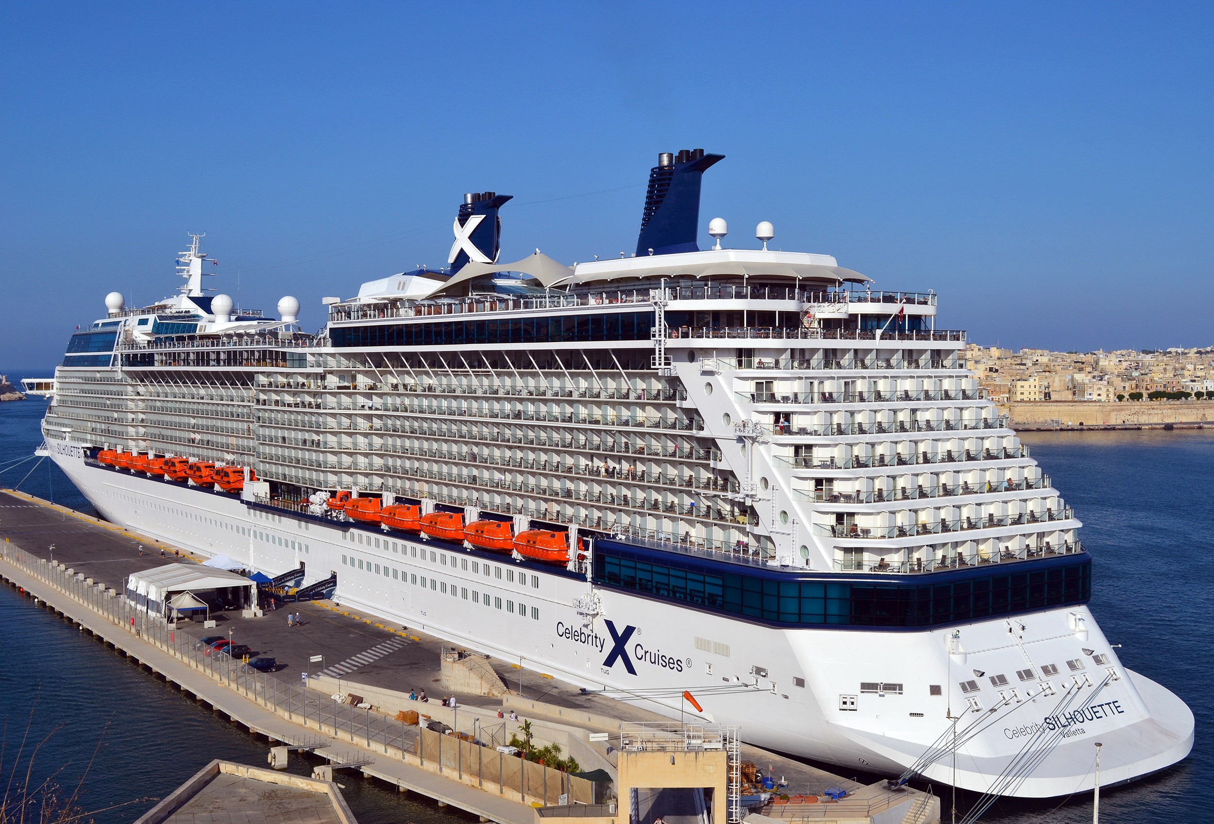 Celebrity Silhouette cruise liner docked in Malta HD Wallpaper