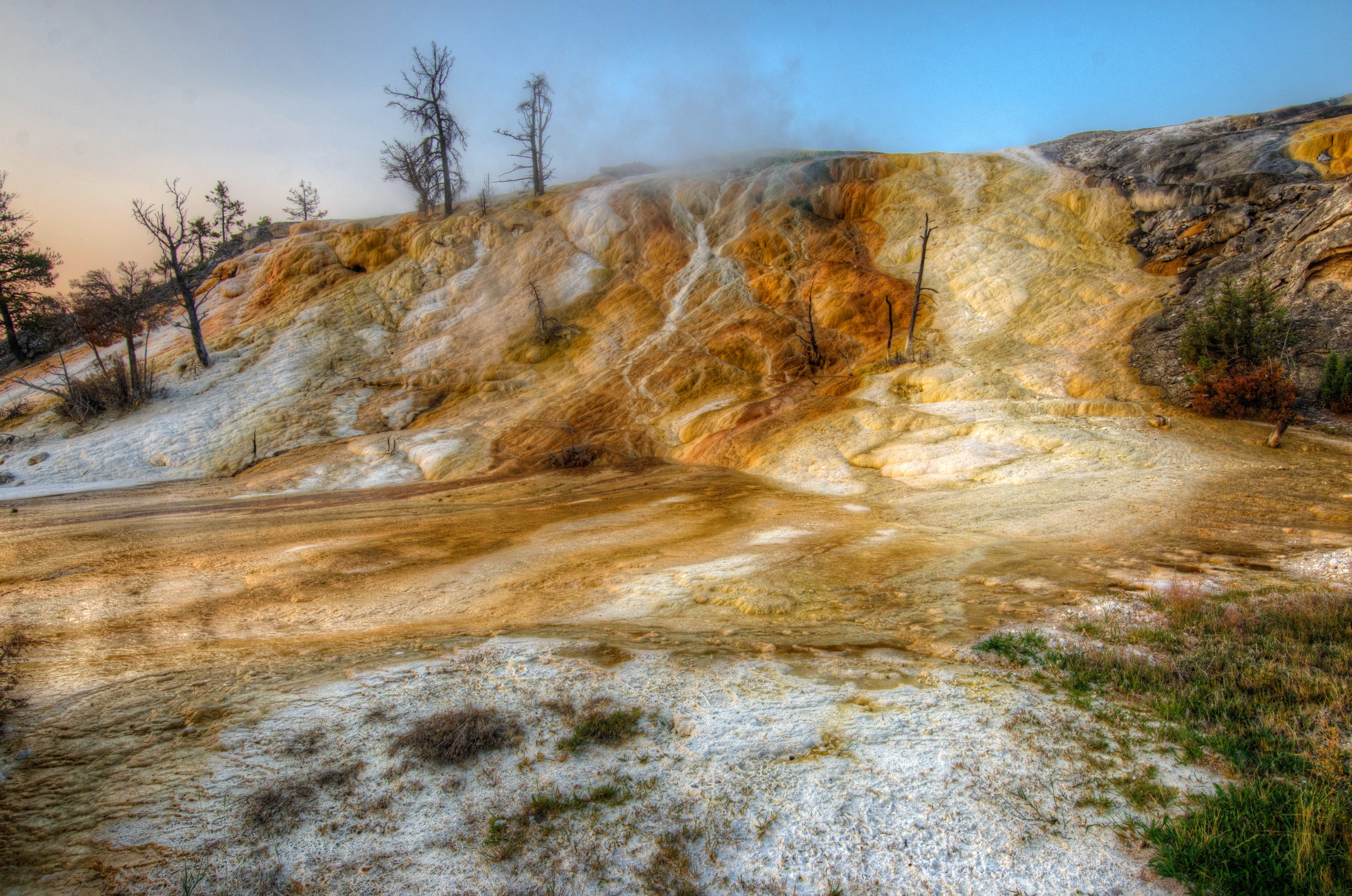 Mammoth Hot Springs, Yellowstone National Park, Wyoming, USA HD Wallpaper