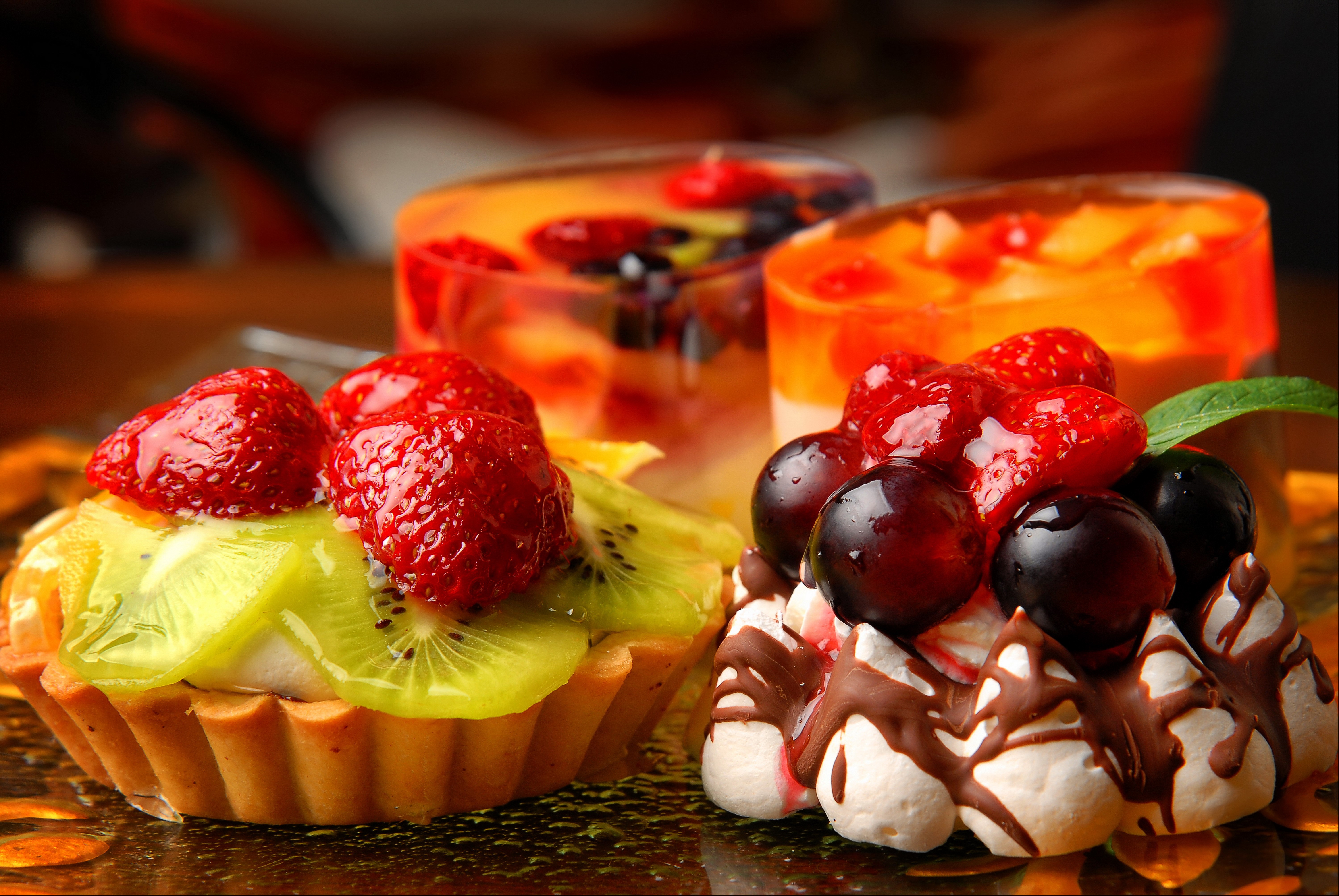Fruit tarts and jelly desserts HD Wallpaper