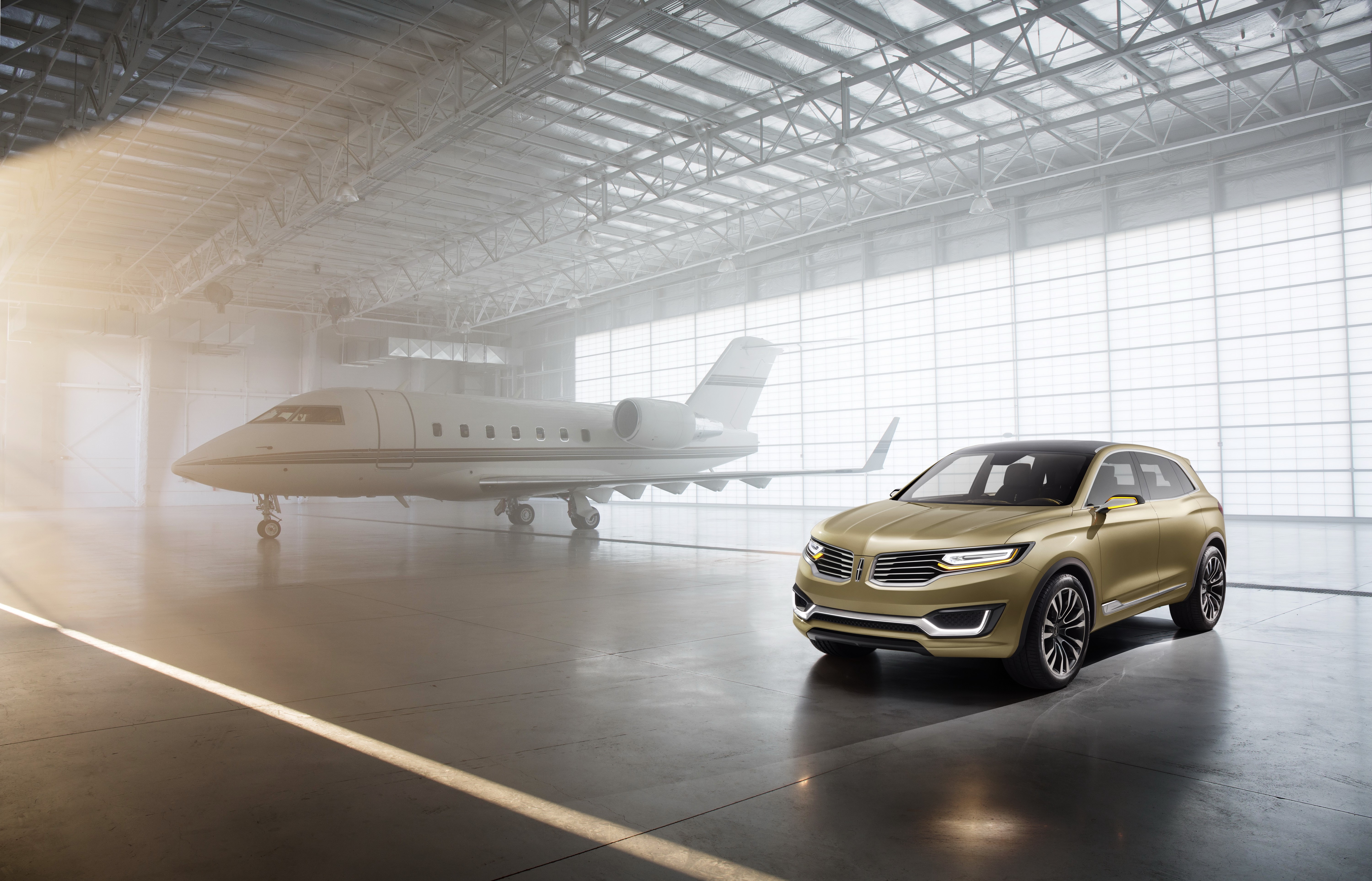 Lincoln MKX concept car and private jet in hangar HD Wallpaper