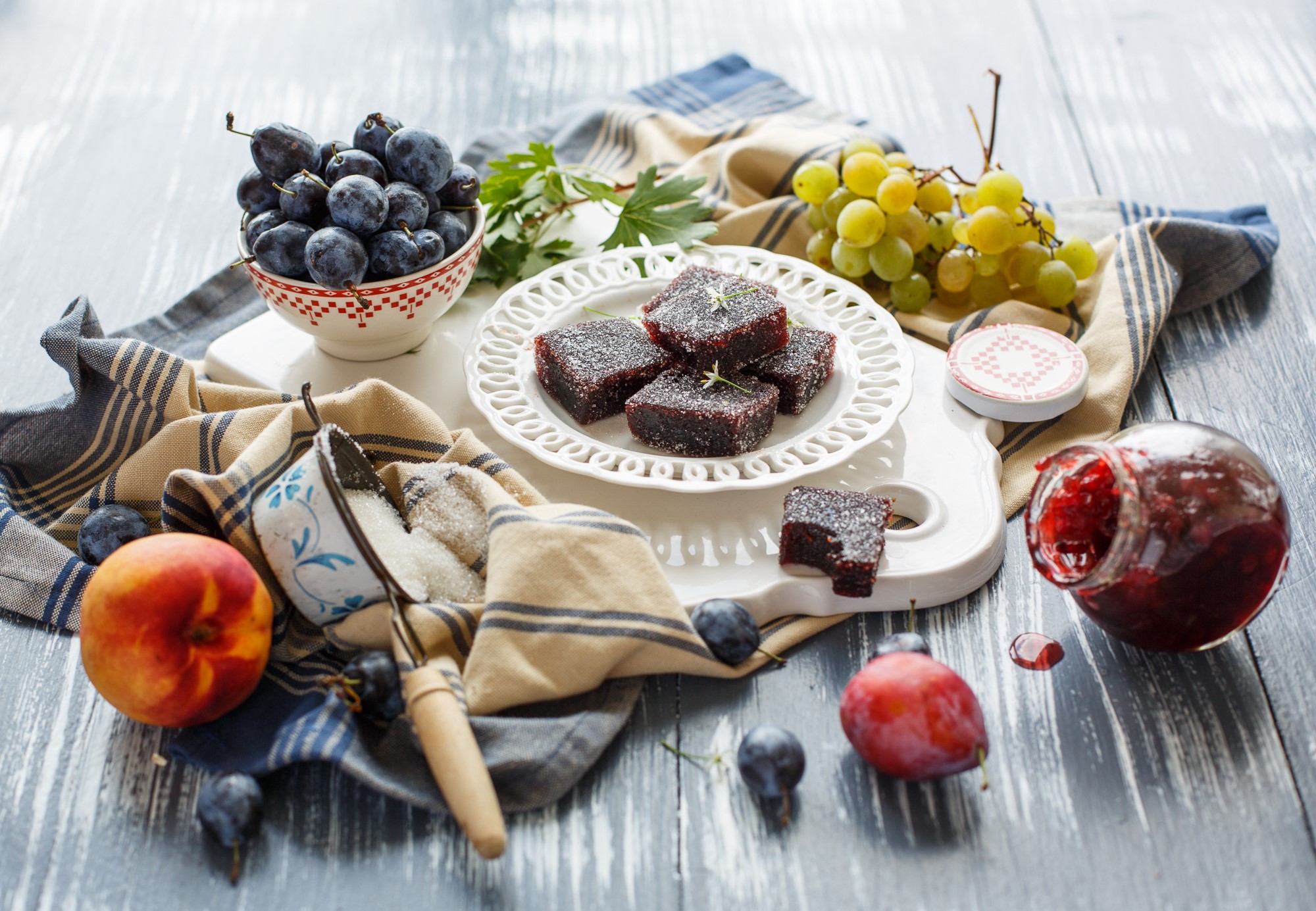 Plum paste squares with grapes, plums, and peach HD Wallpaper