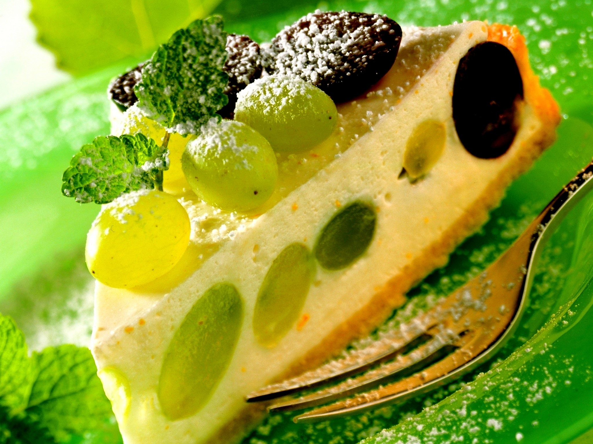Slice of cake with grapes and mint HD Wallpaper