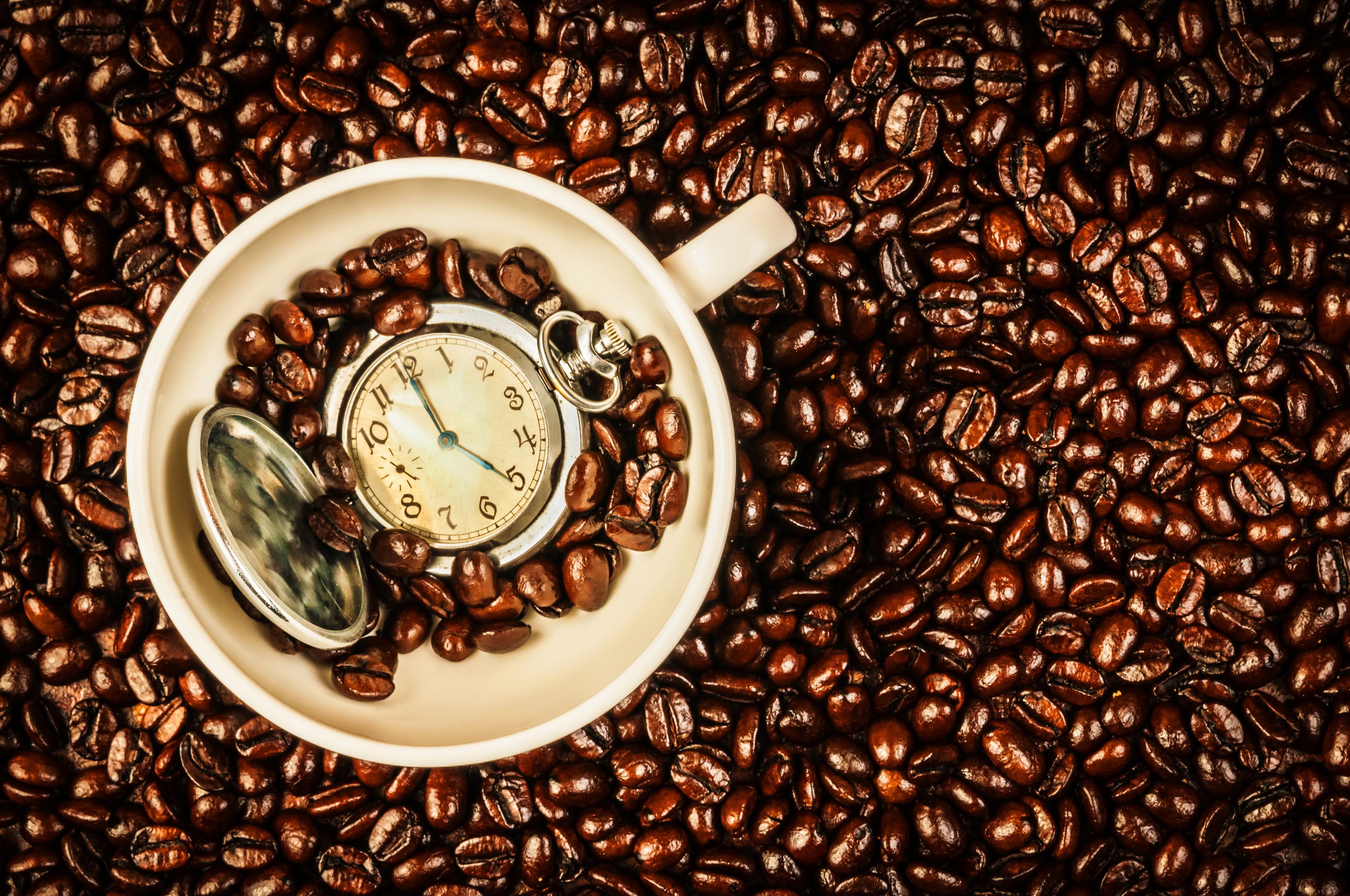 Pocket watch in a cup filled with coffee beans HD Wallpaper