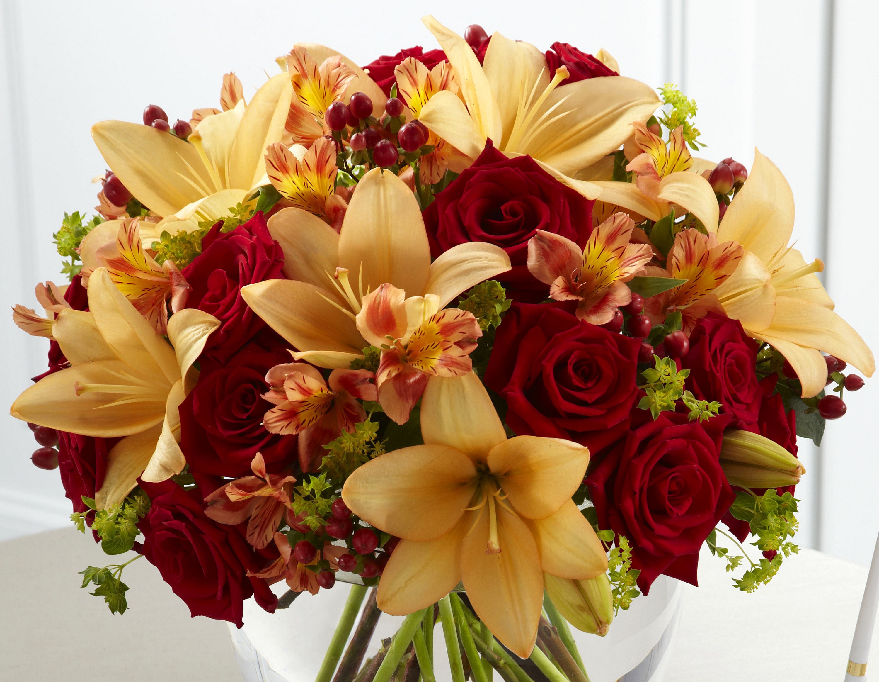 Red Roses and Yellow Lilies Bouquet HD Wallpaper
