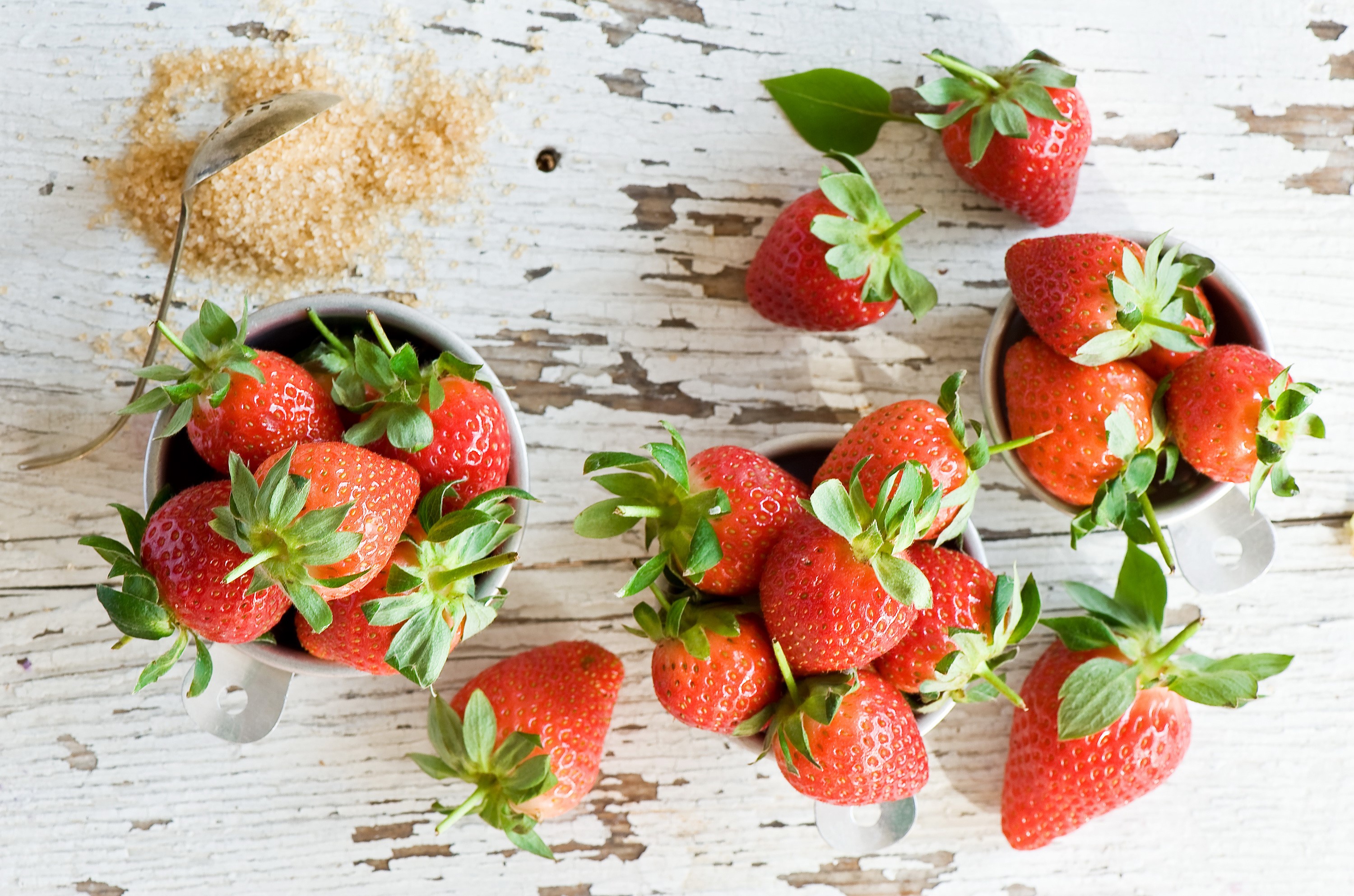 Strawberries and brown sugar on a wooden table HD Wallpaper