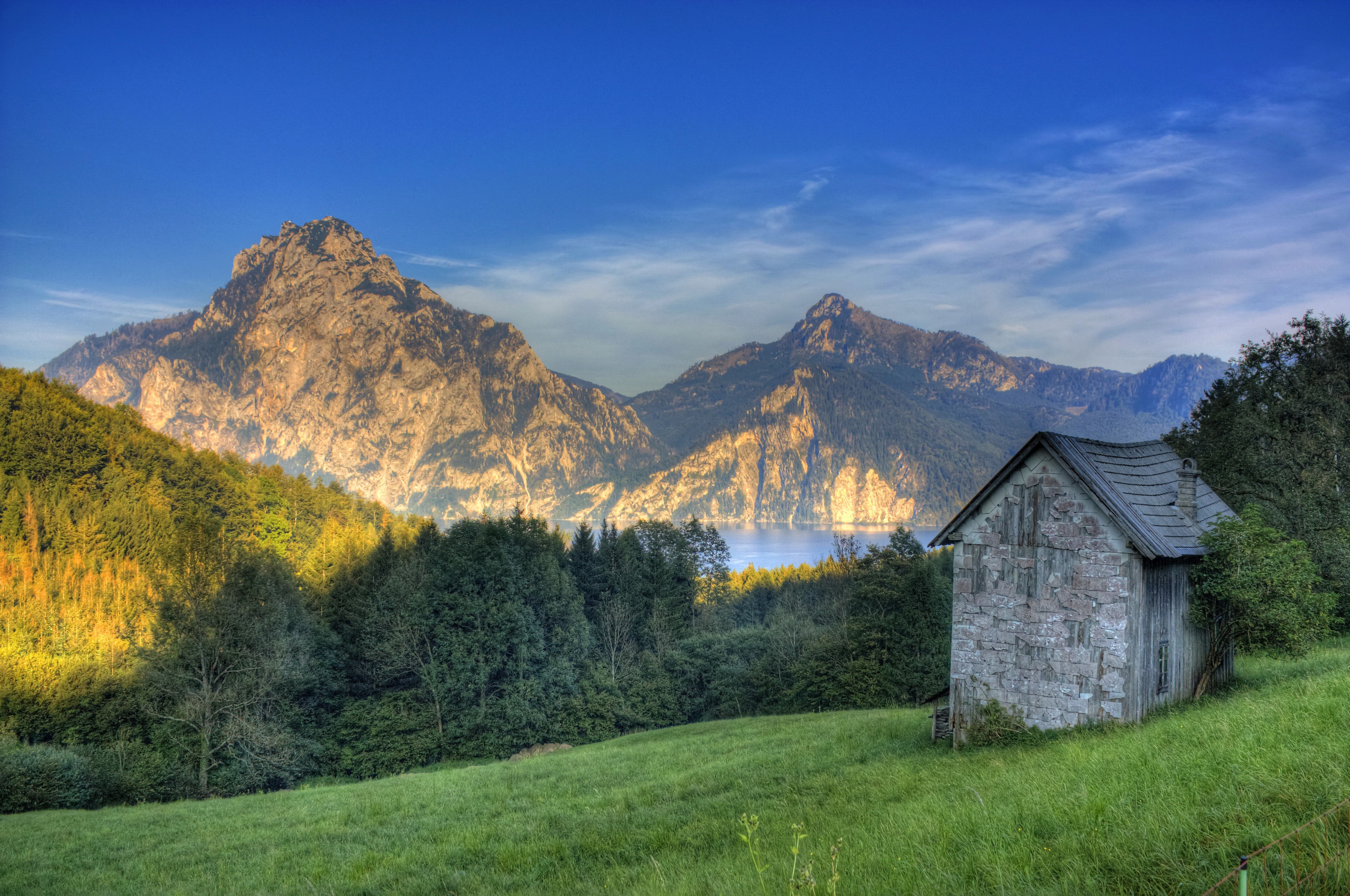 Stone cabin in front of mountains and lake in Gmunden, Austria HD Wallpaper