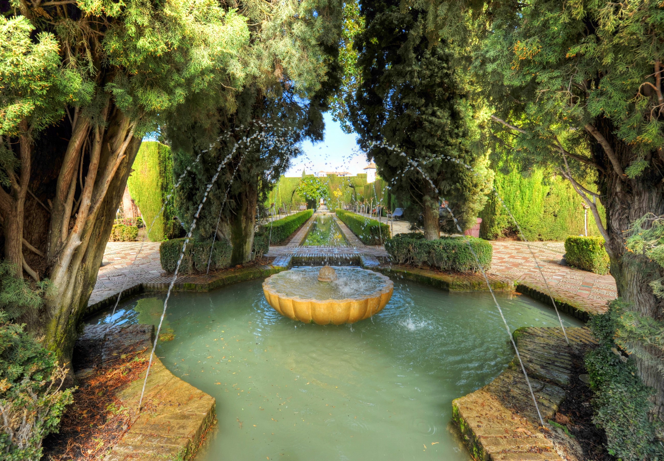 Fountain in a formal garden in Granada, Spain HD Wallpaper