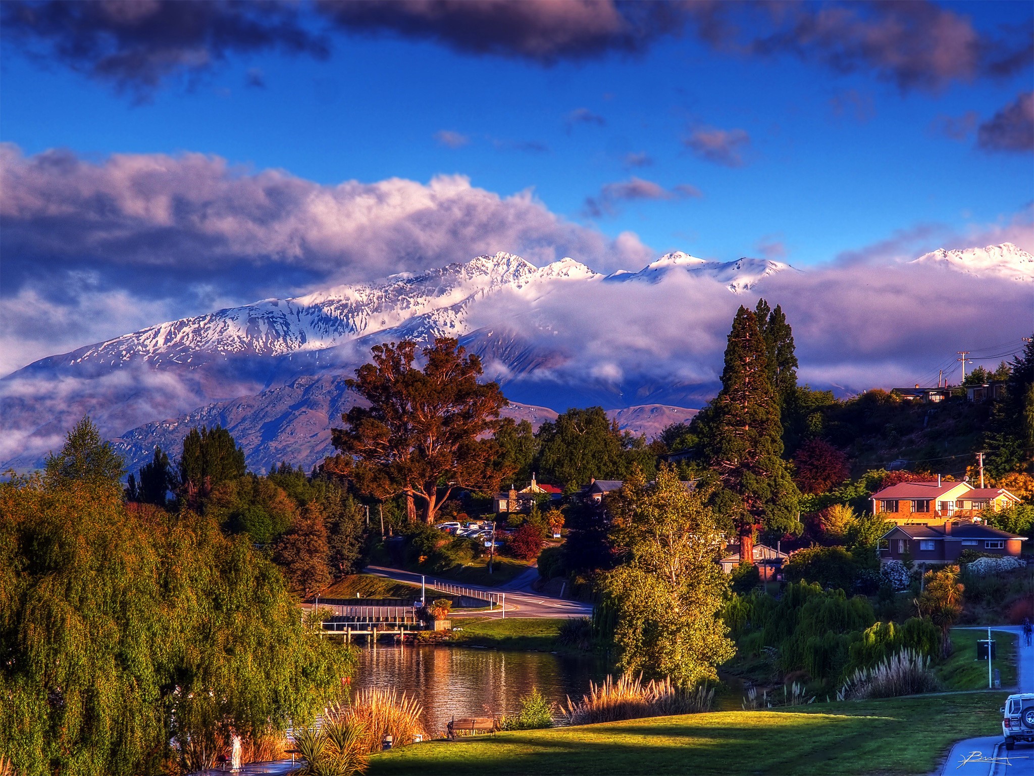 Wanaka, New Zealand Scenery with Snow-Capped Mountains and Houses HD Wallpaper