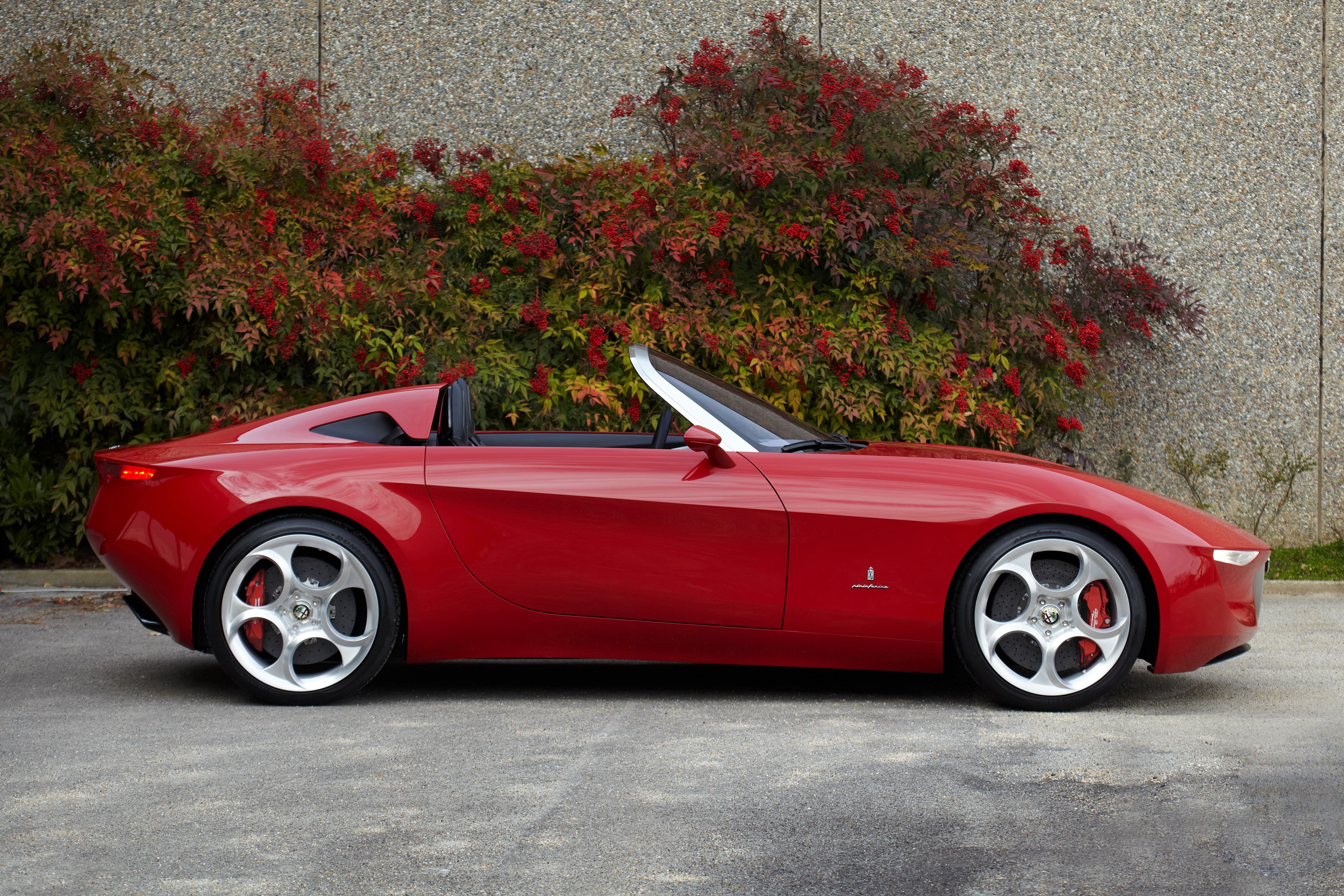 Red Alfa Romeo Duettottanta Cabriolet by Pininfarina HD Wallpaper
