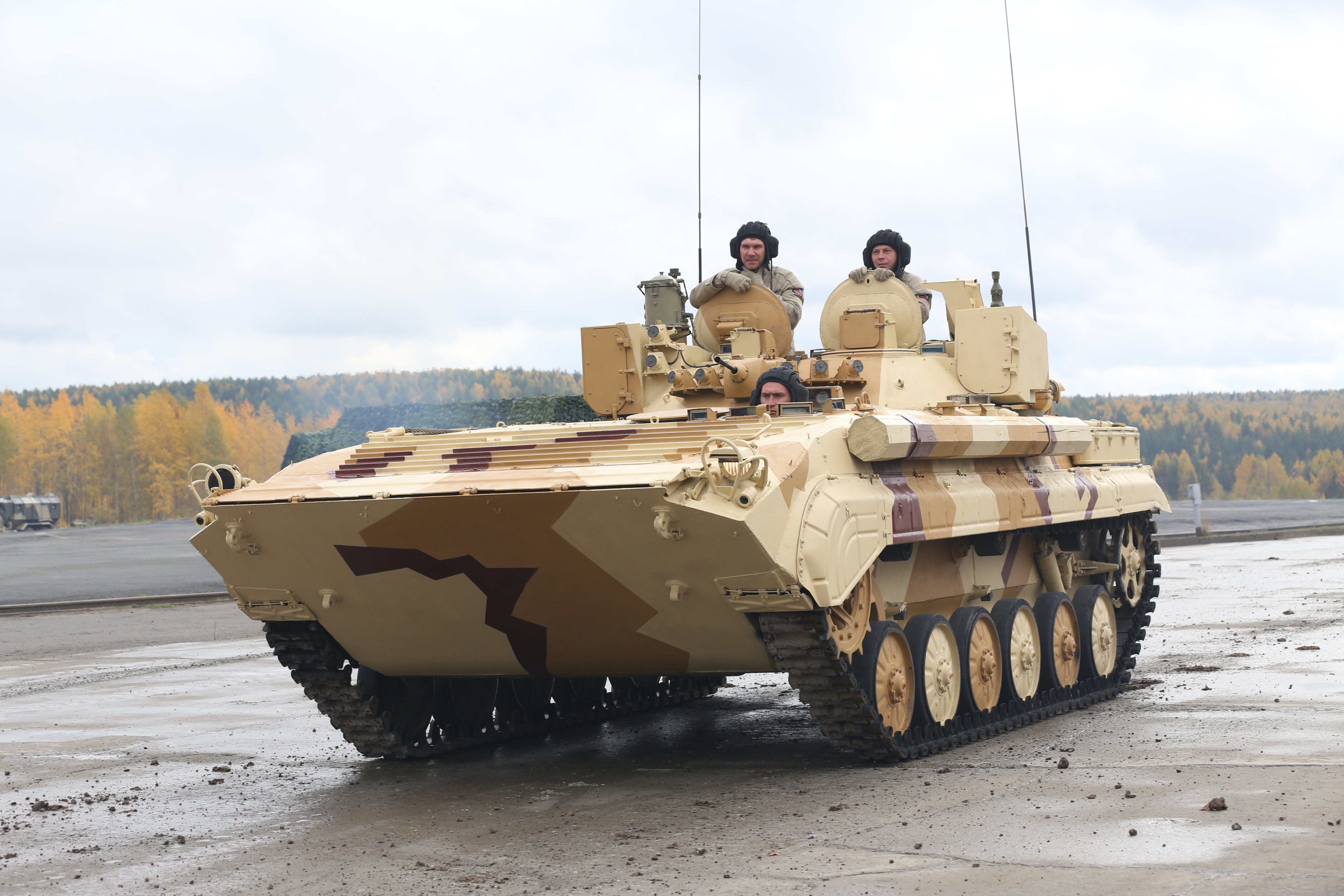 BMP-3 IFV with crew in desert camouflage HD Wallpaper