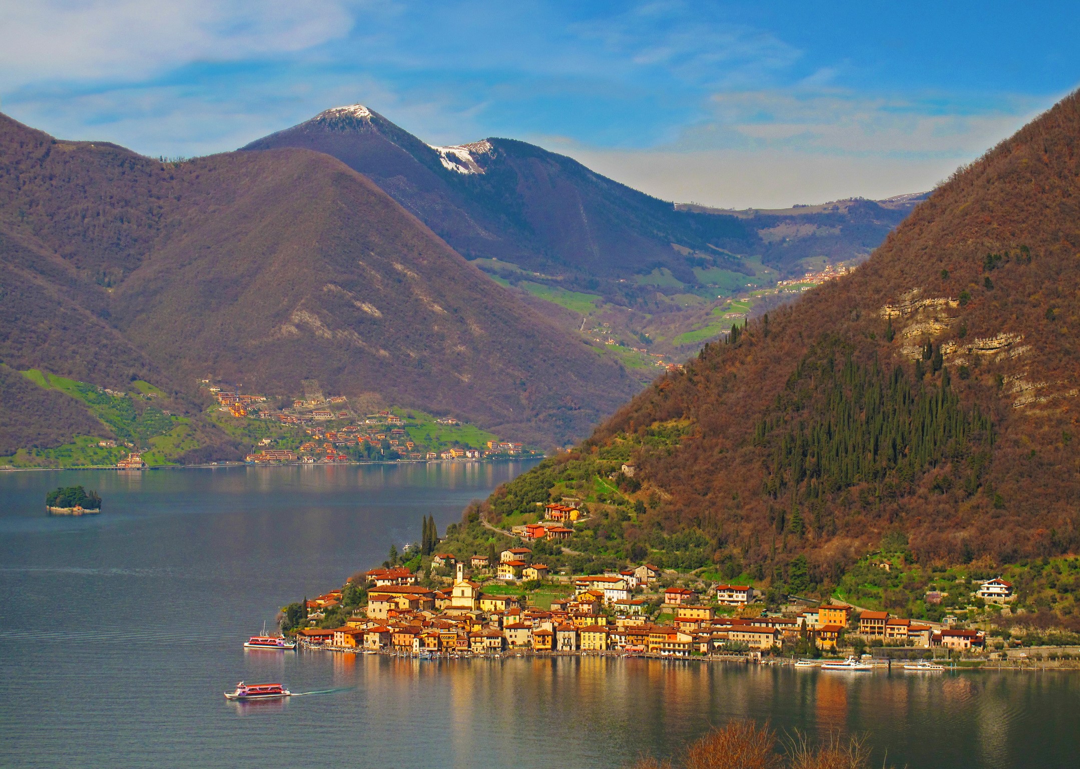 Sulzano, Italy: Village on a Lake with Mountains HD Wallpaper