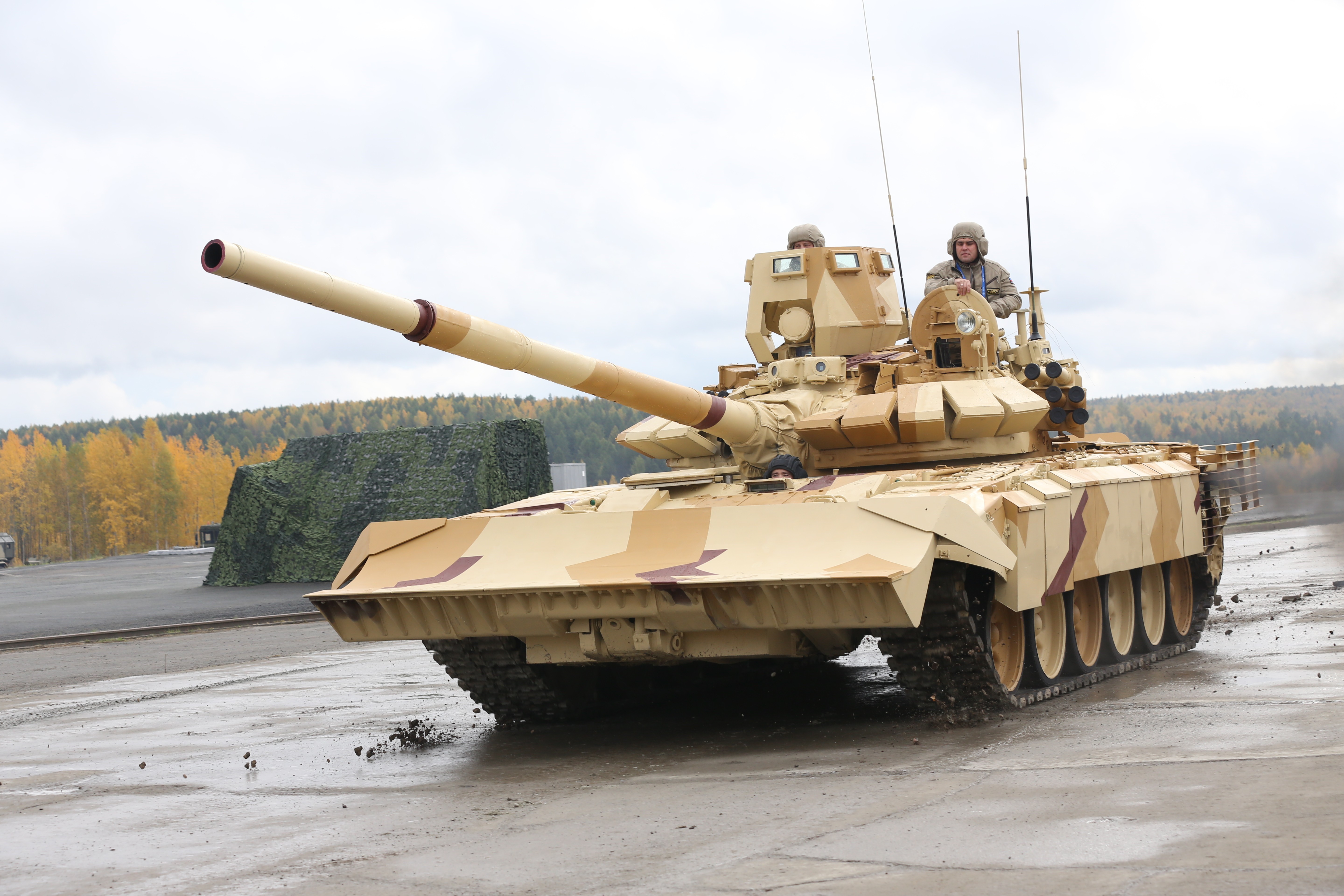 T-72 Tank with Camouflage HD Wallpaper