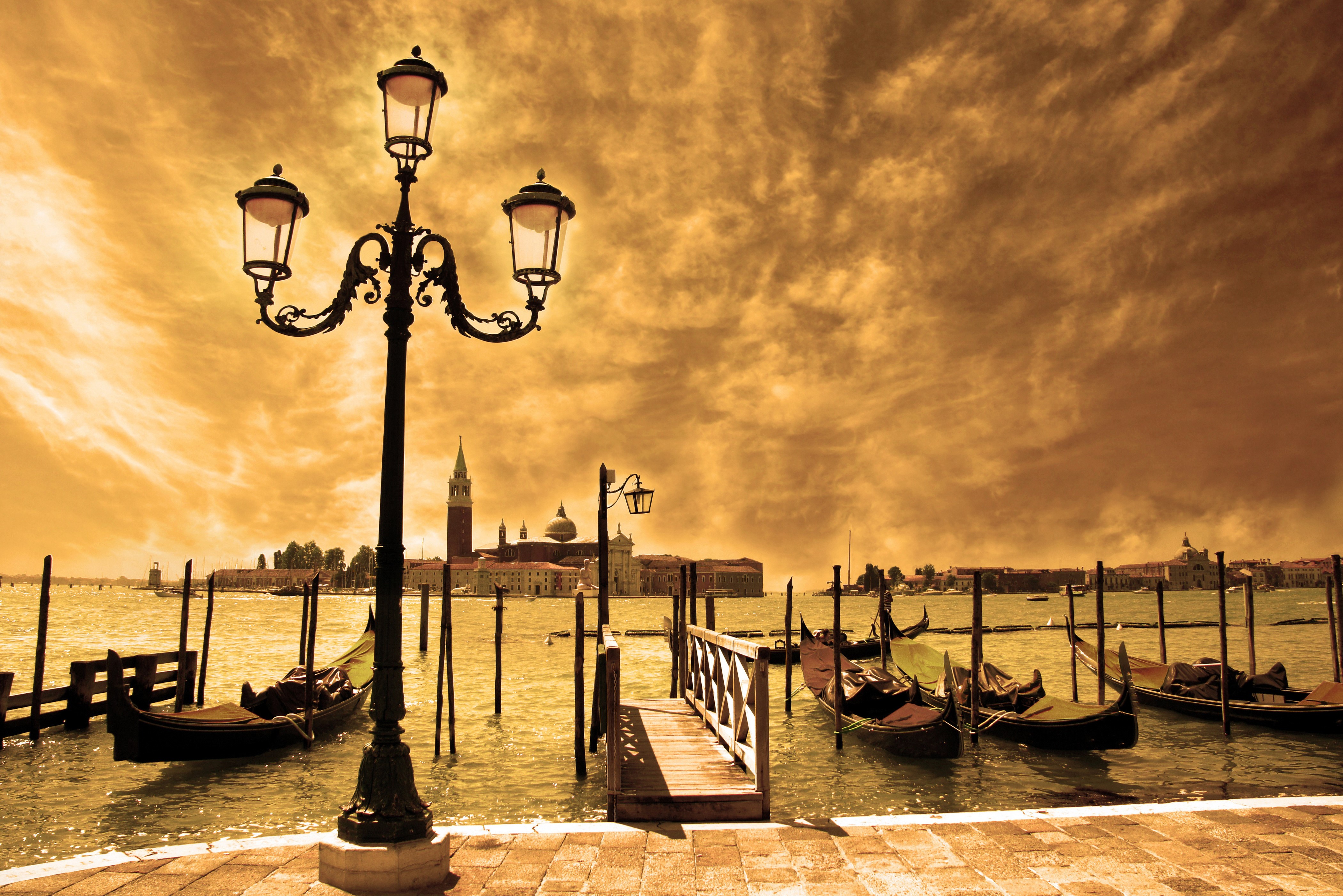Venice Italy Gondolas and Street Lamp HD Wallpaper