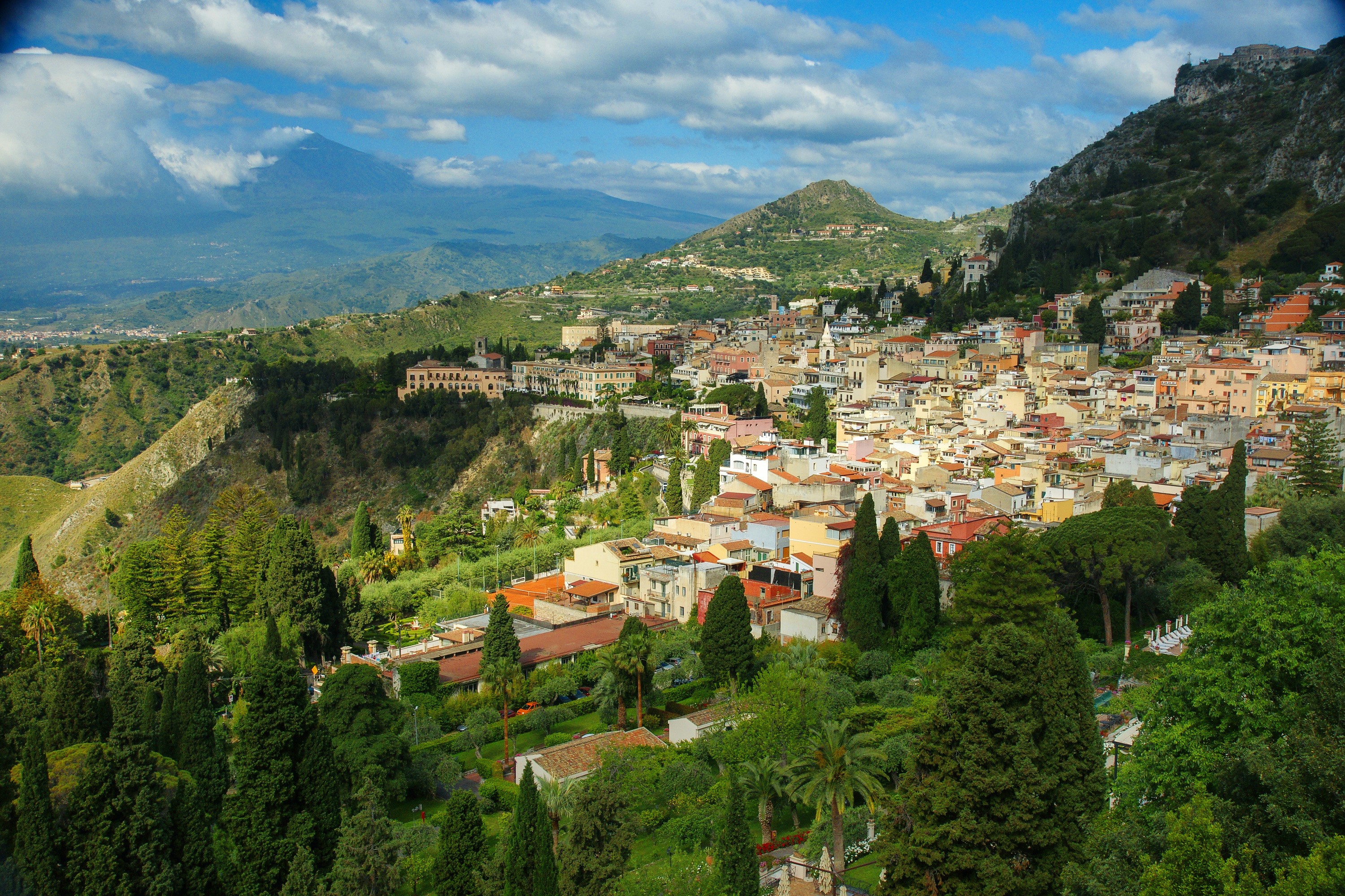 Taormina, Sicily with Mount Etna in the background HD Wallpaper