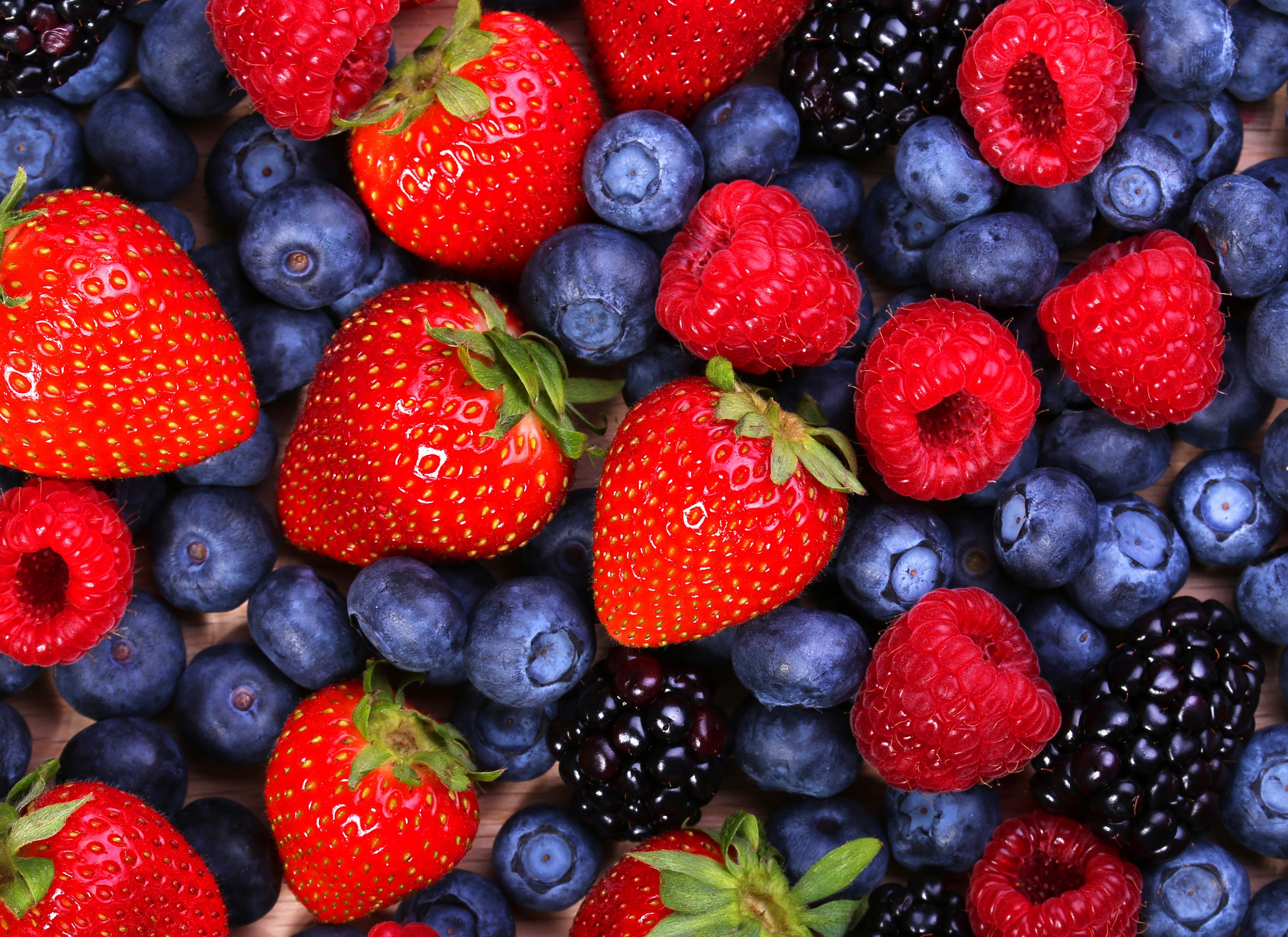 4K Assortment of Strawberries, Blueberries, and Blackberries HD Wallpaper