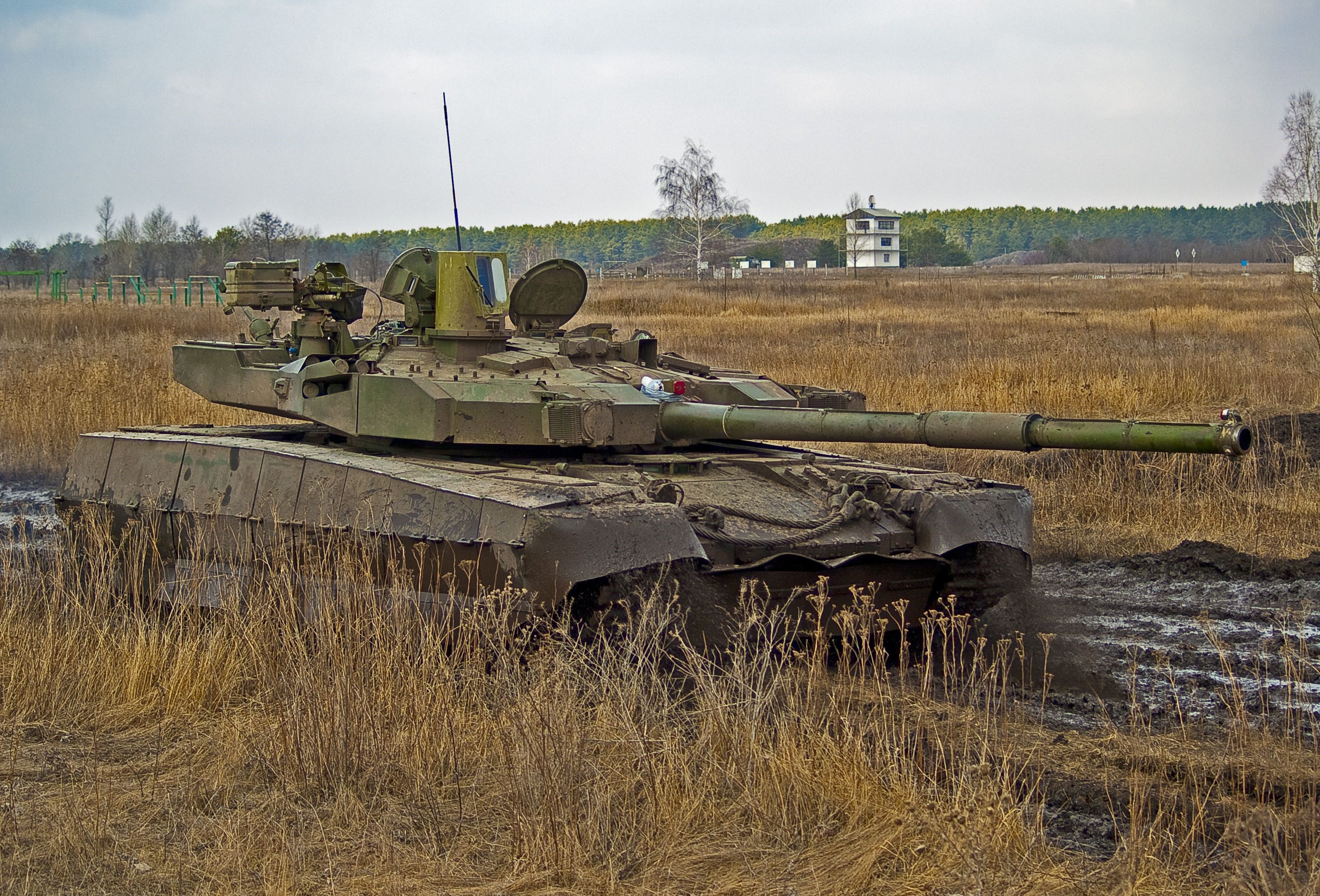 OPLOT MBT tank in a muddy field HD Wallpaper