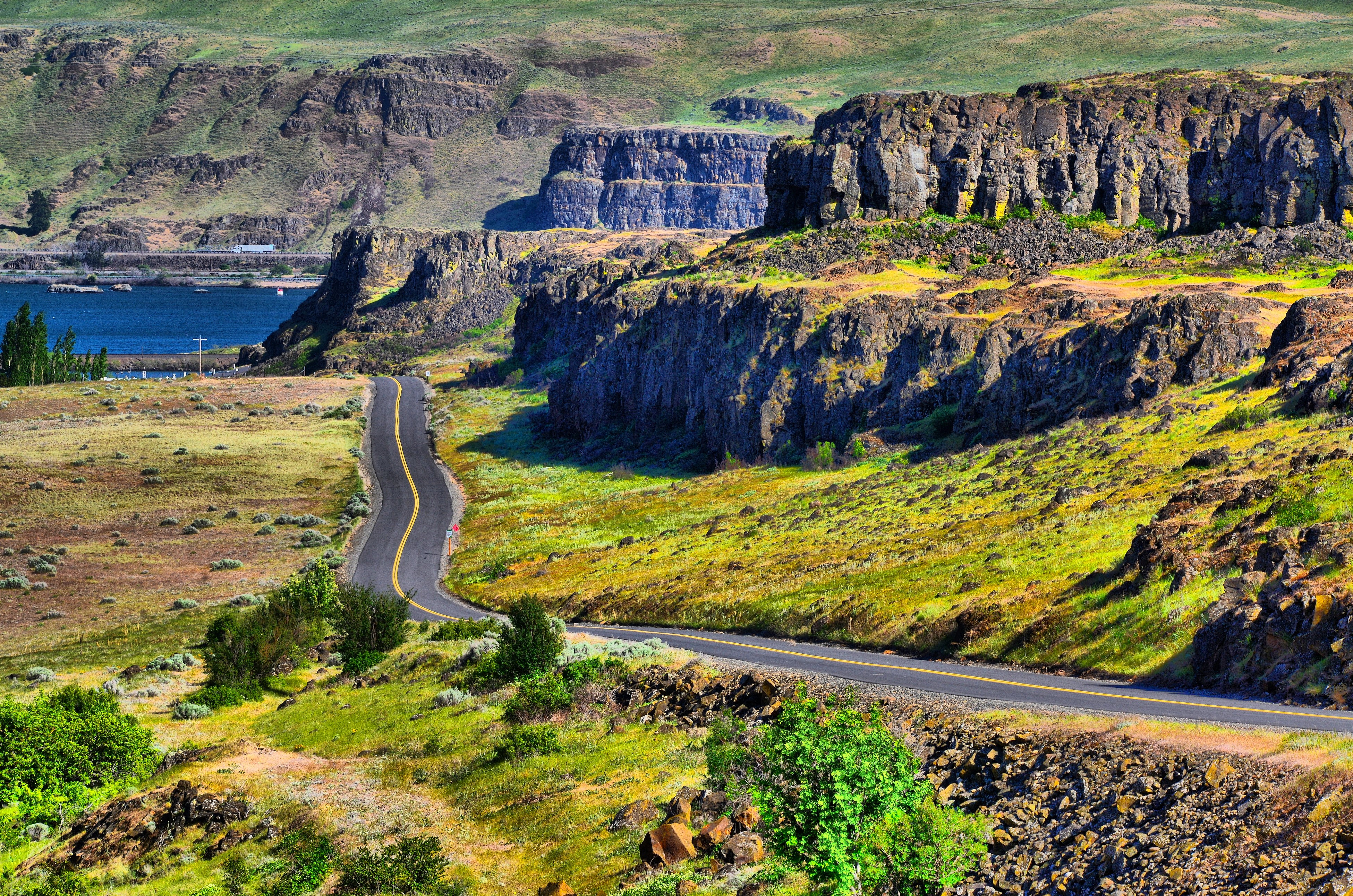 Road through a rocky gorge in the USA HD Wallpaper