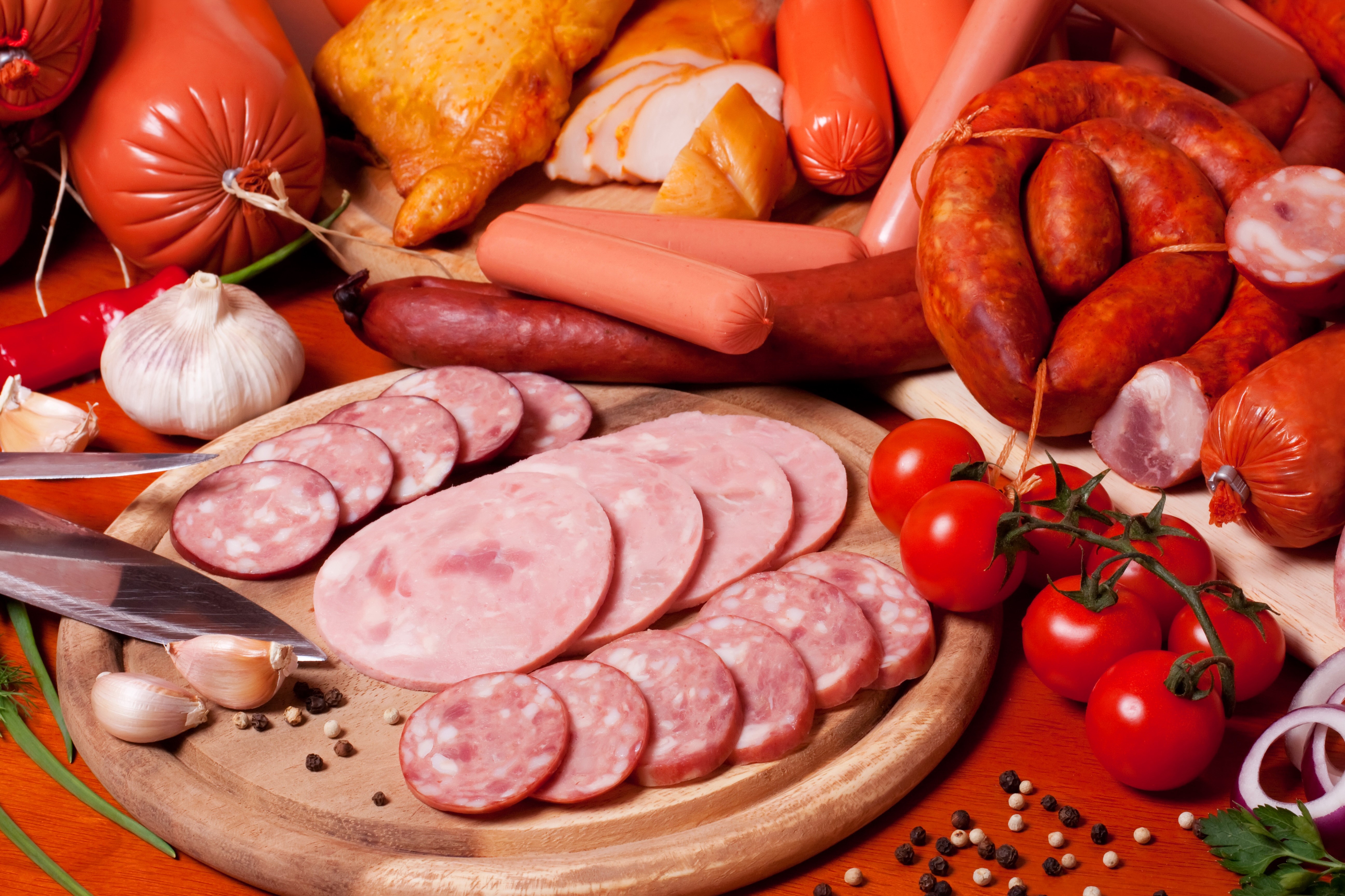Meat products, sausages, and tomatoes HD Wallpaper