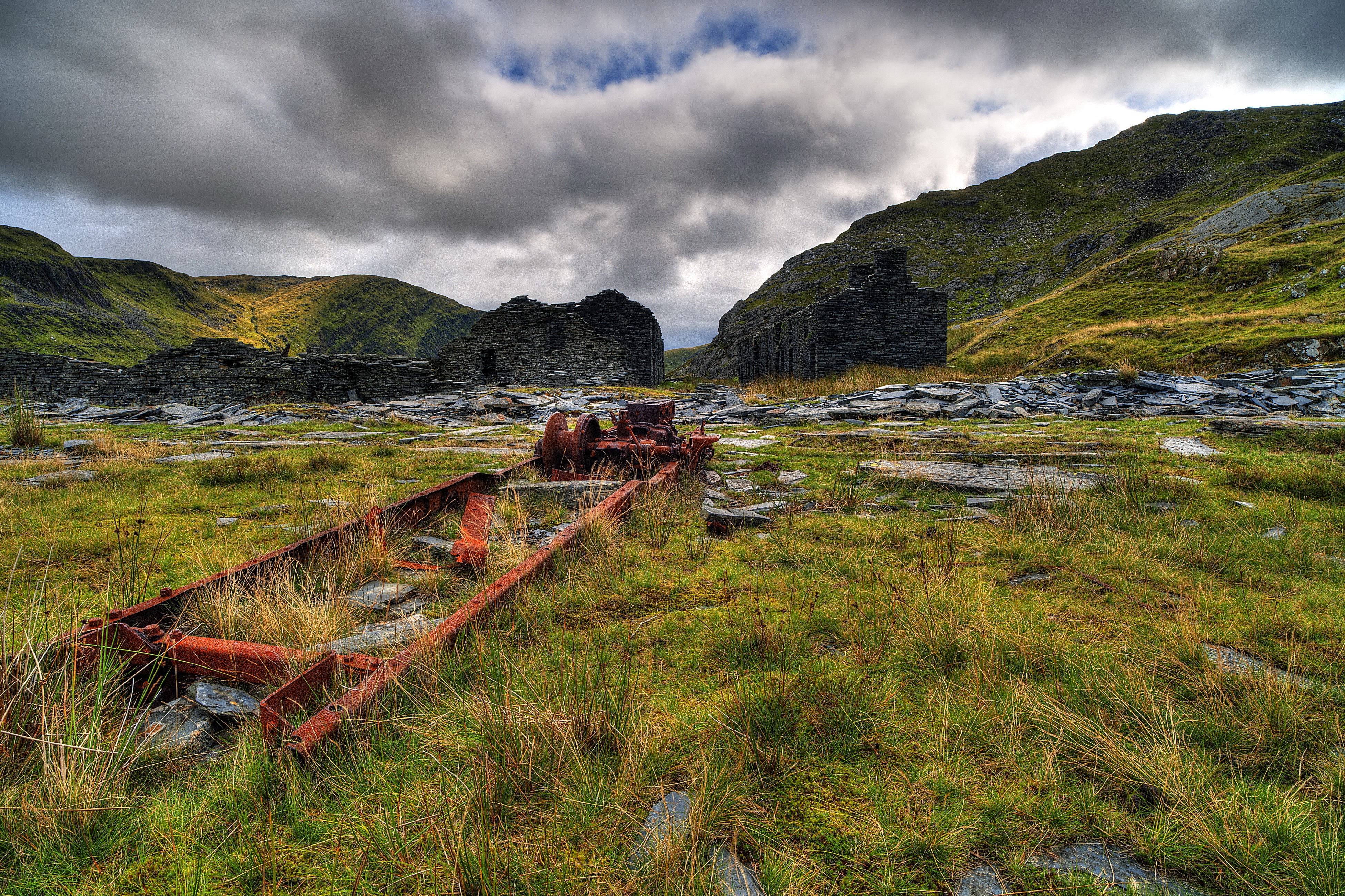 Abandoned Slate Quarry in Snowdonia National Park, UK HD Wallpaper