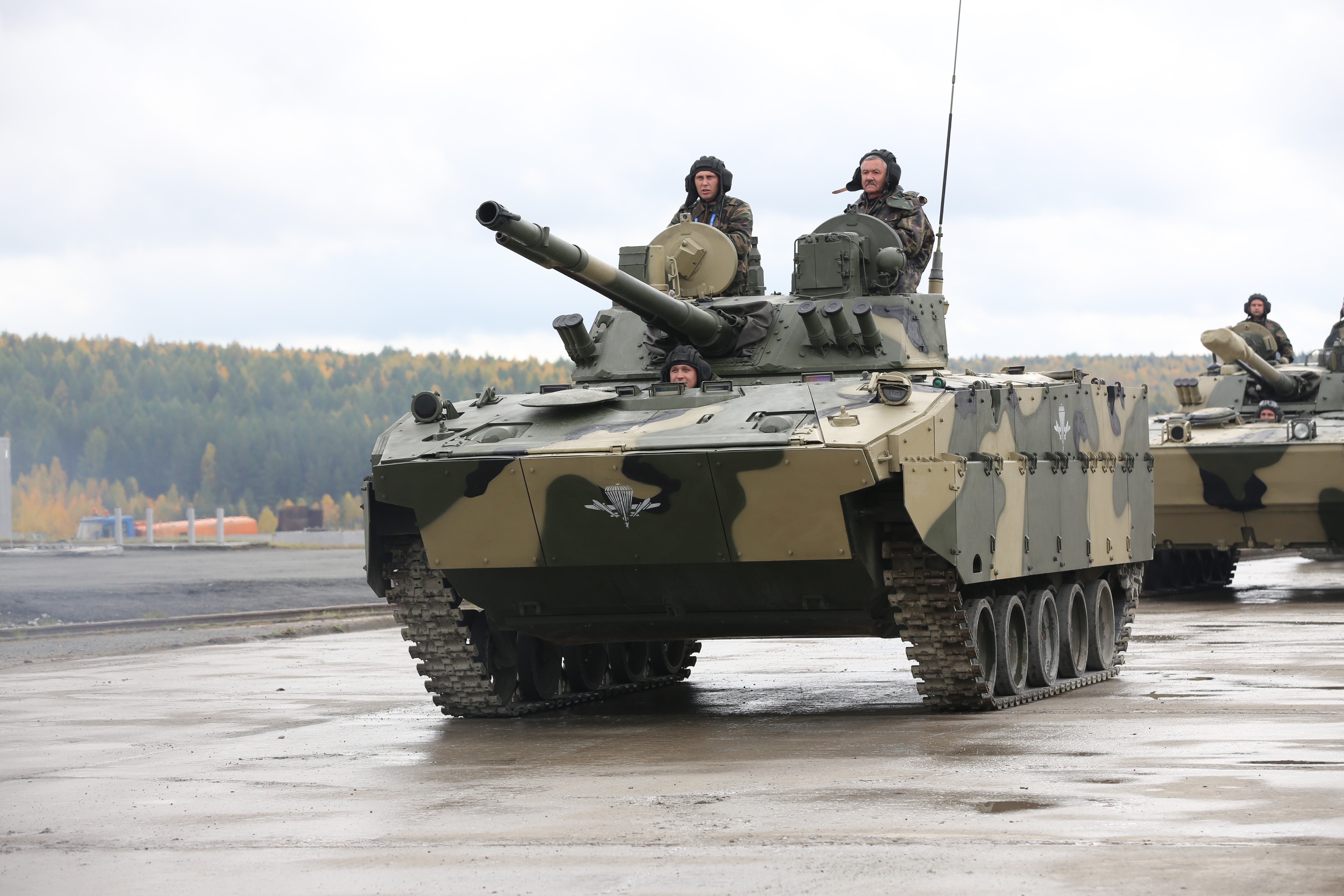BMD-4M military vehicles with crew HD Wallpaper