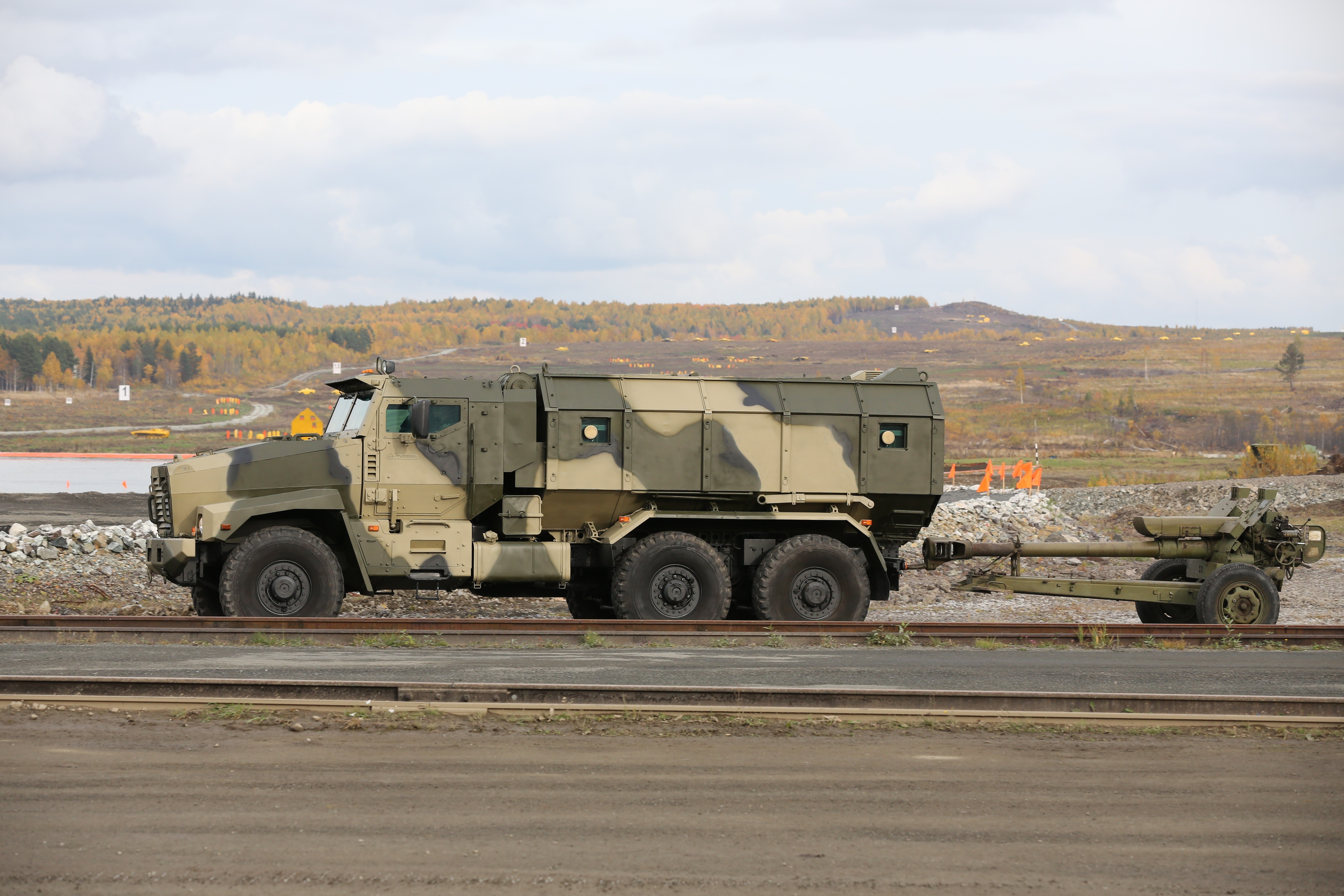Ural-63095 Typhoon military vehicle towing artillery HD Wallpaper