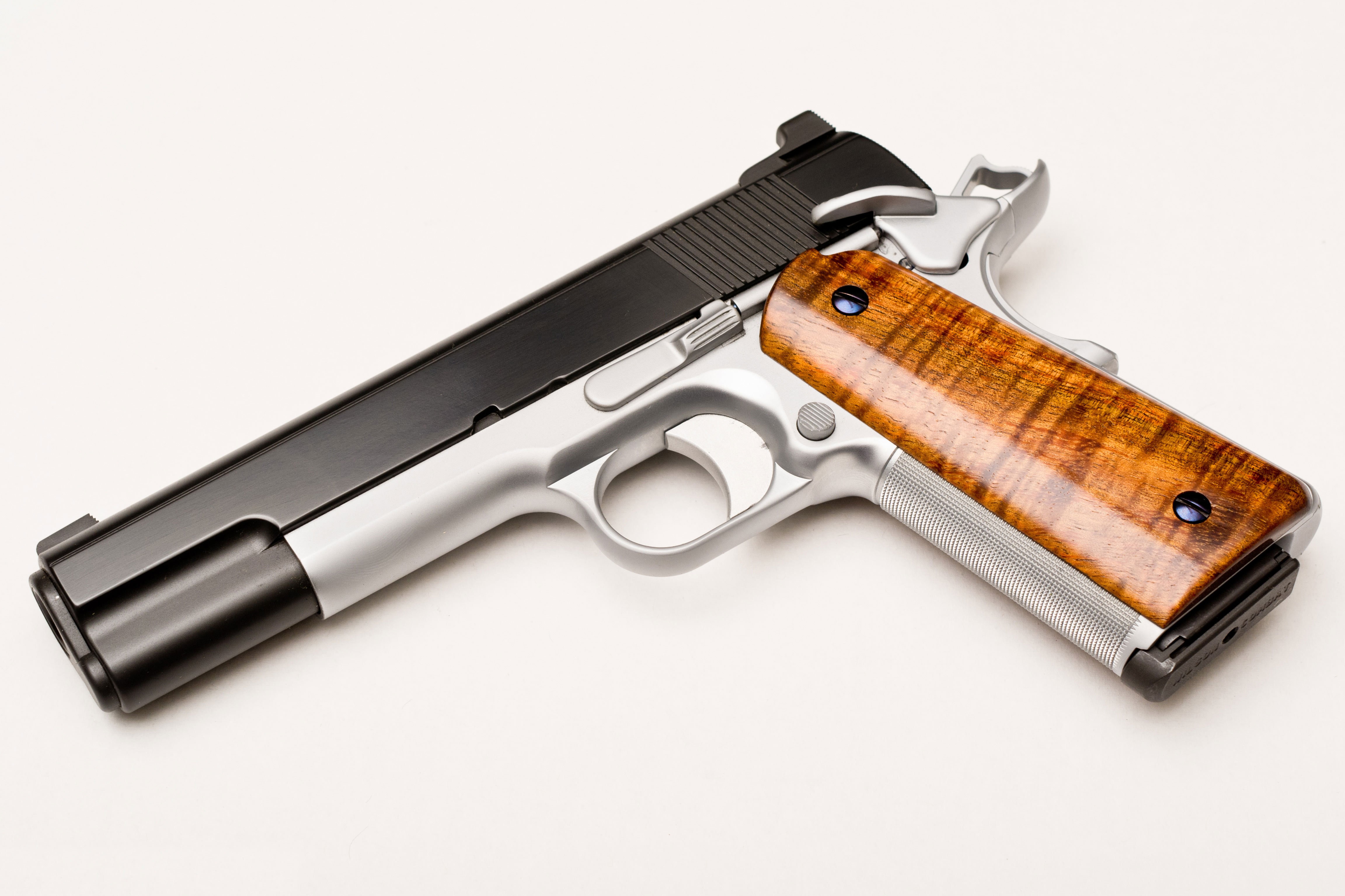 4K Colt M1911 Pistol HD Wallpaper