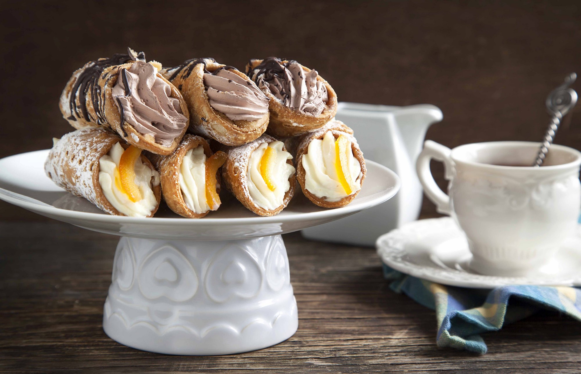 Cannoli pastries on a cake stand with coffee HD Wallpaper