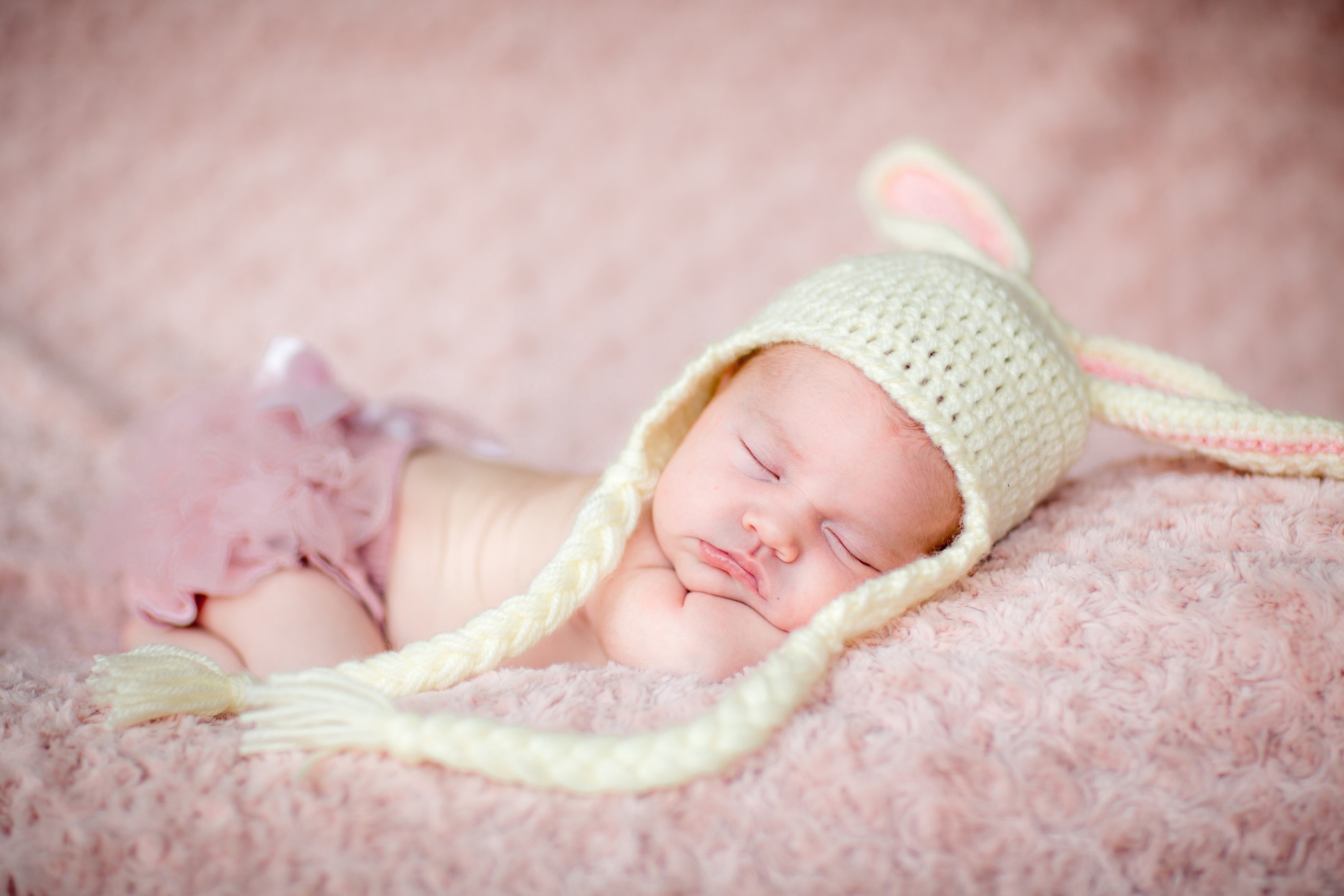 Newborn baby sleeping in a bunny hat HD Wallpaper