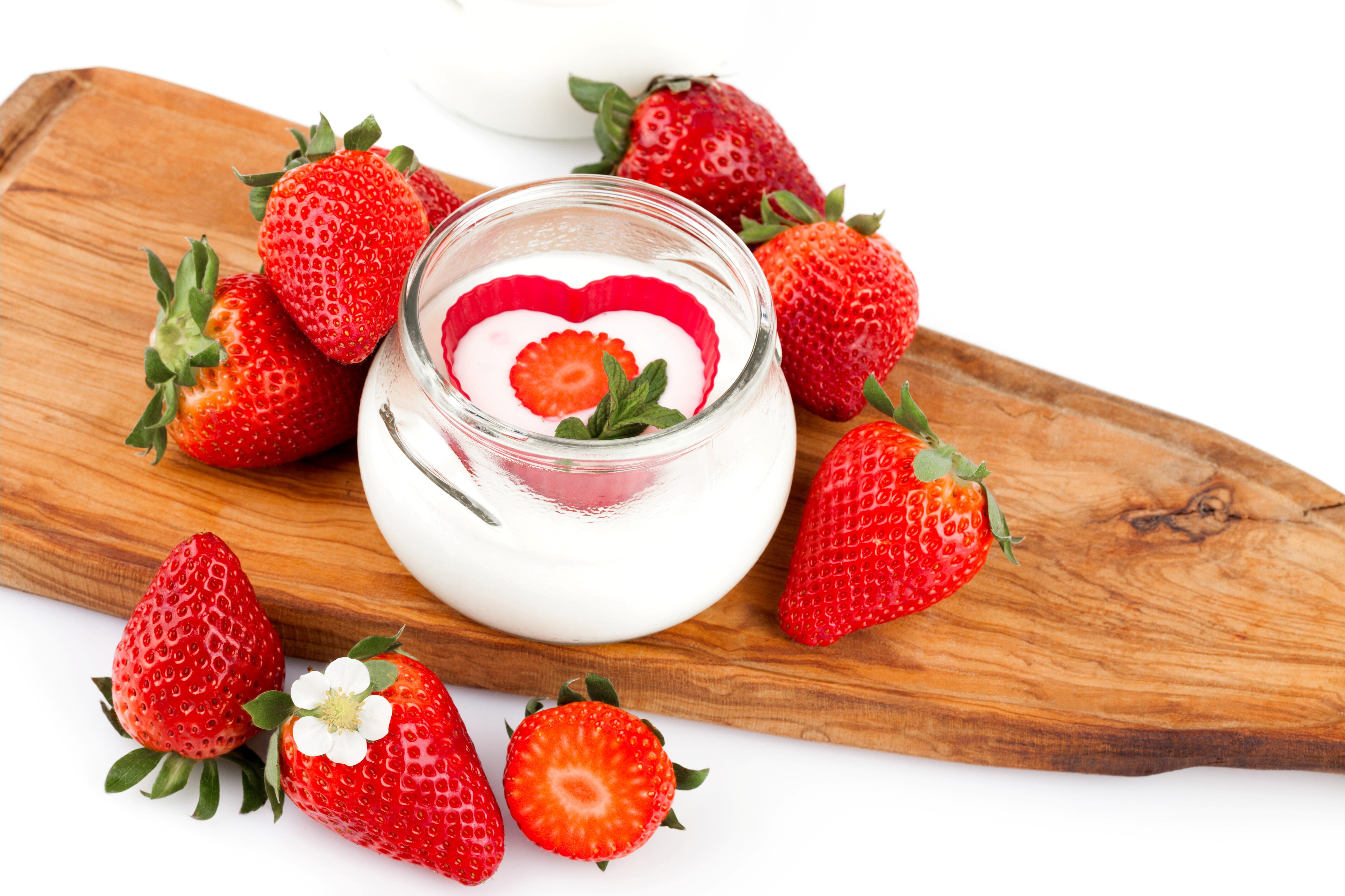Strawberries and Yogurt Dessert HD Wallpaper