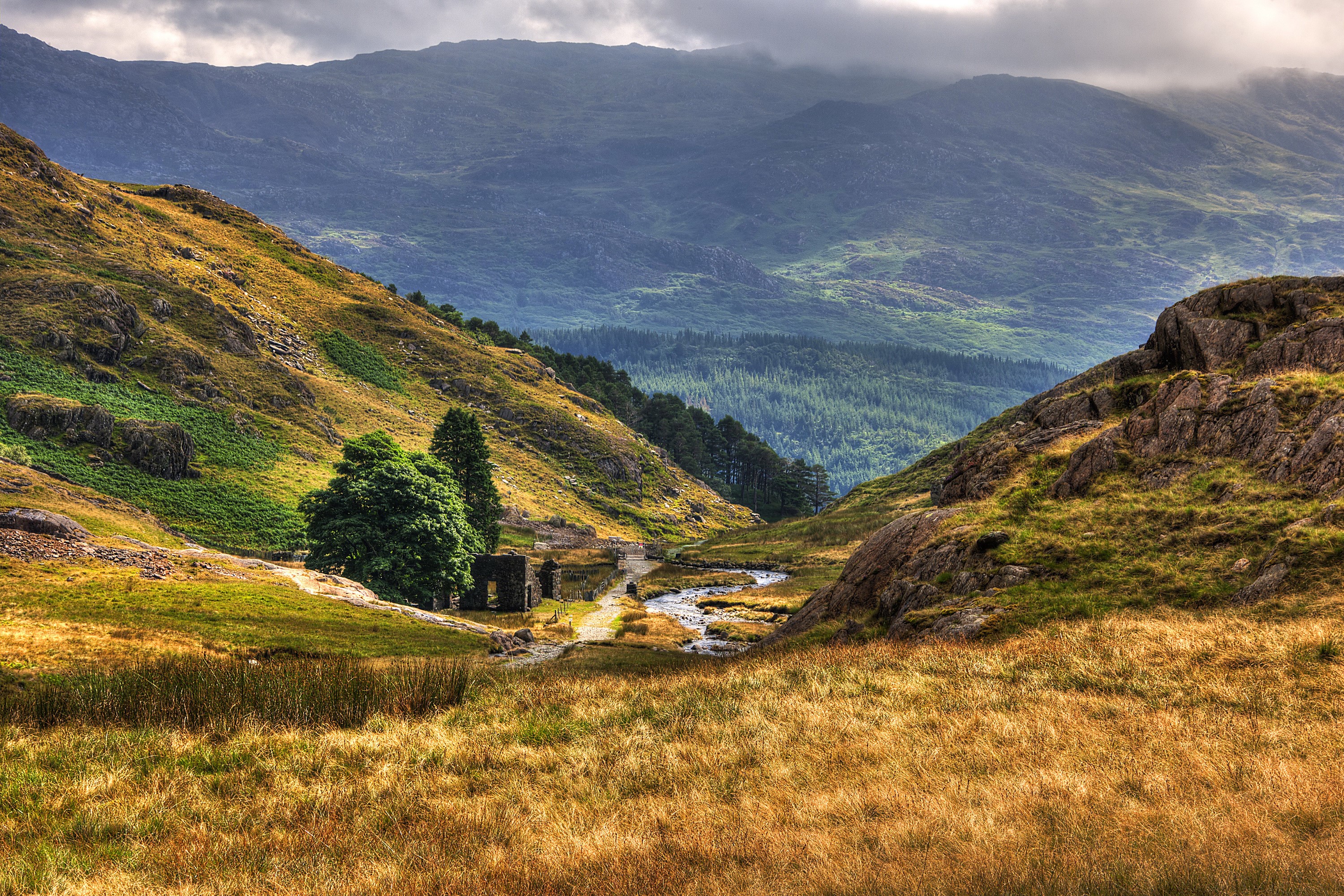 Ruins in a Mountain Valley, United Kingdom HD Wallpaper