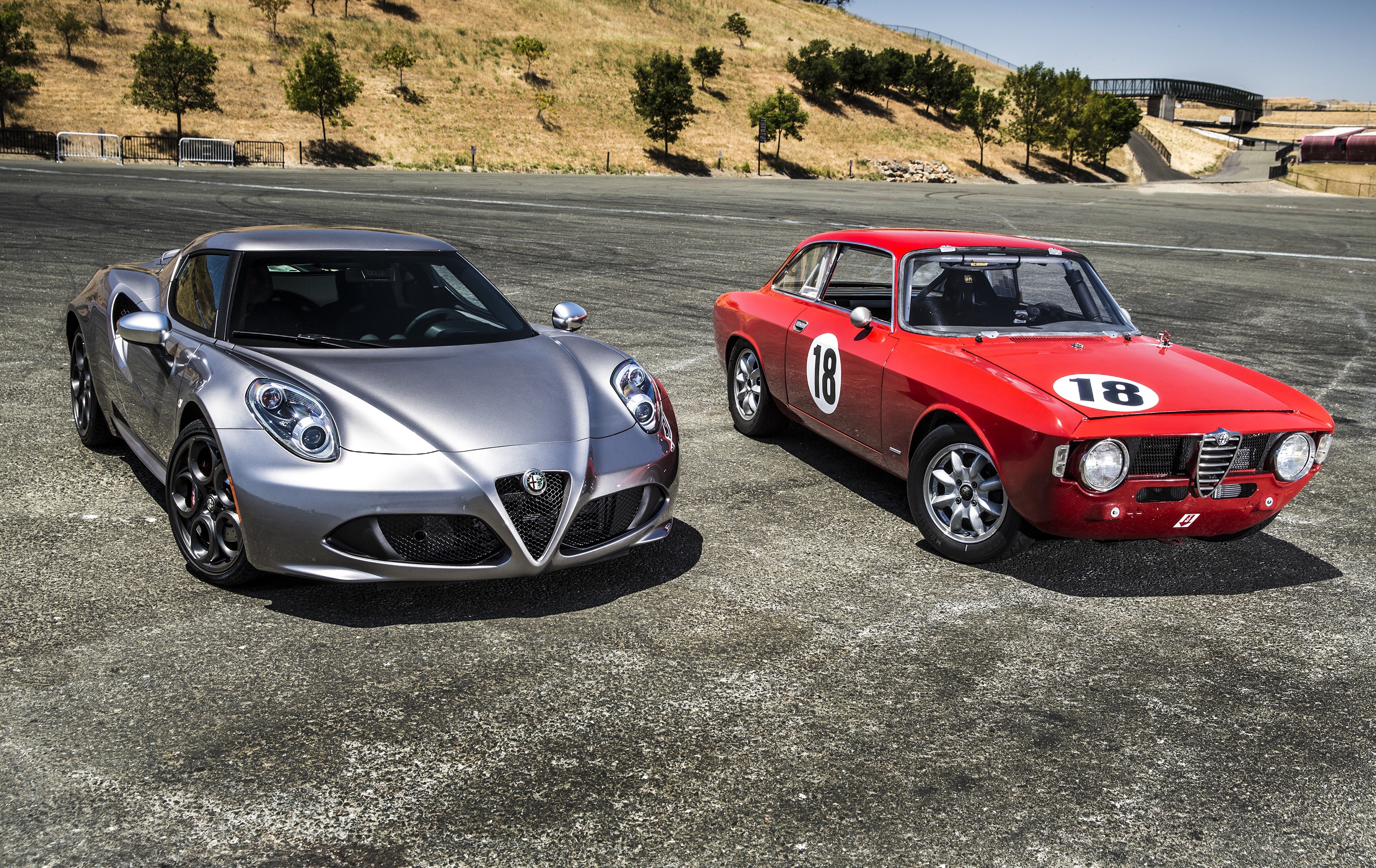 Alfa Romeo 4C and vintage Alfa Romeo GT Veloce HD Wallpaper