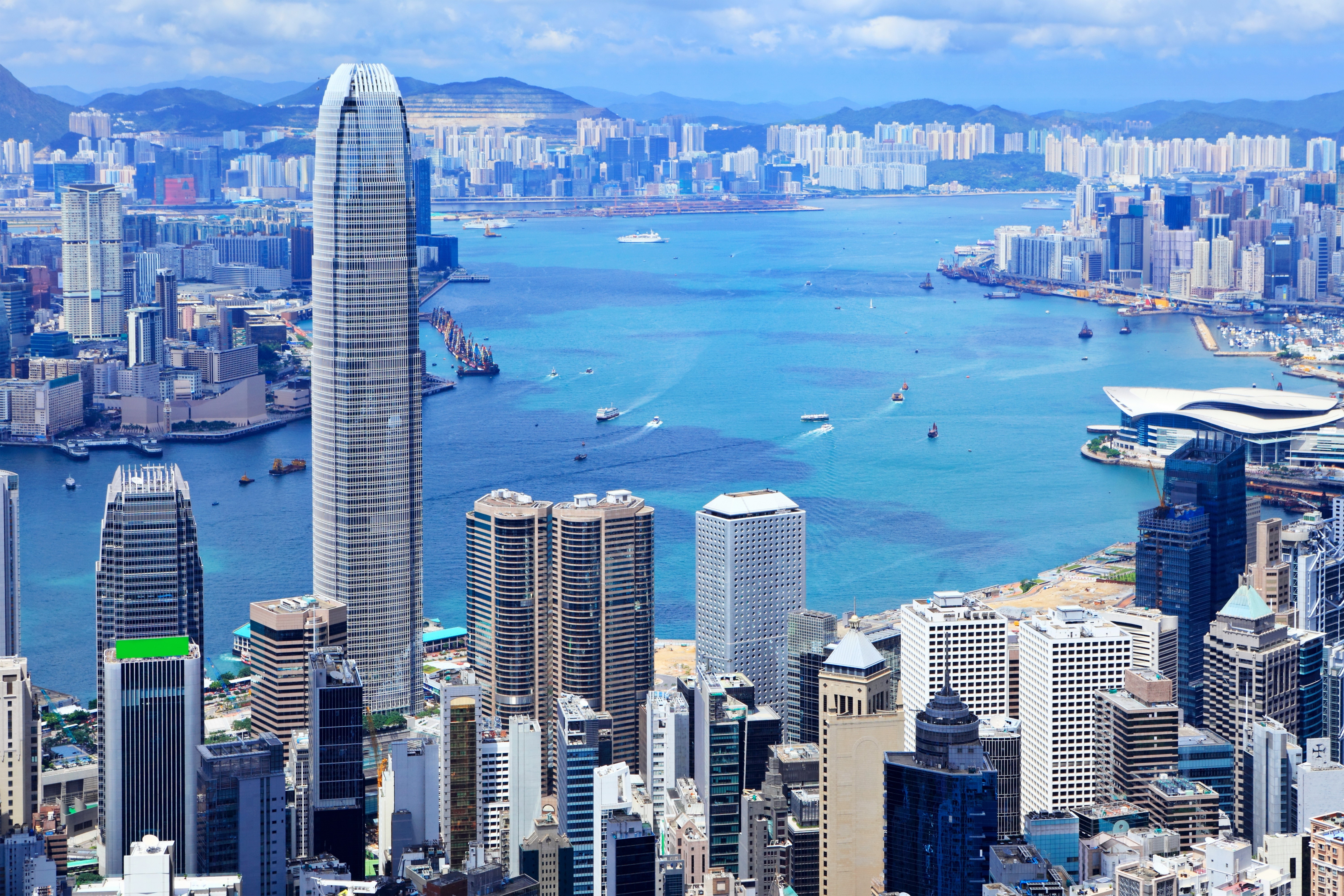 Hong Kong skyline with skyscrapers and Victoria Harbour HD Wallpaper