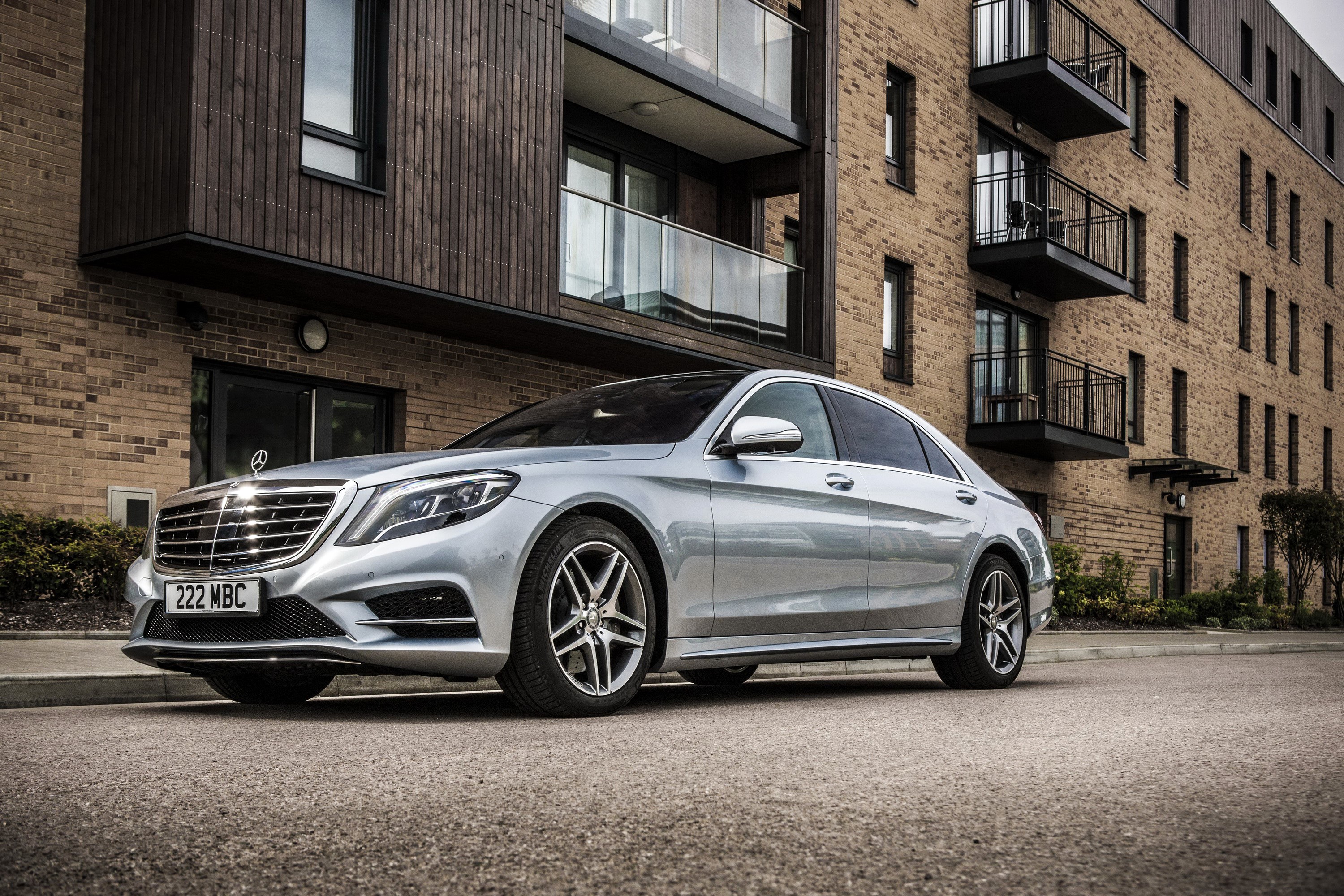 Silver Mercedes-Benz S300 BlueTEC Hybrid parked on asphalt HD Wallpaper