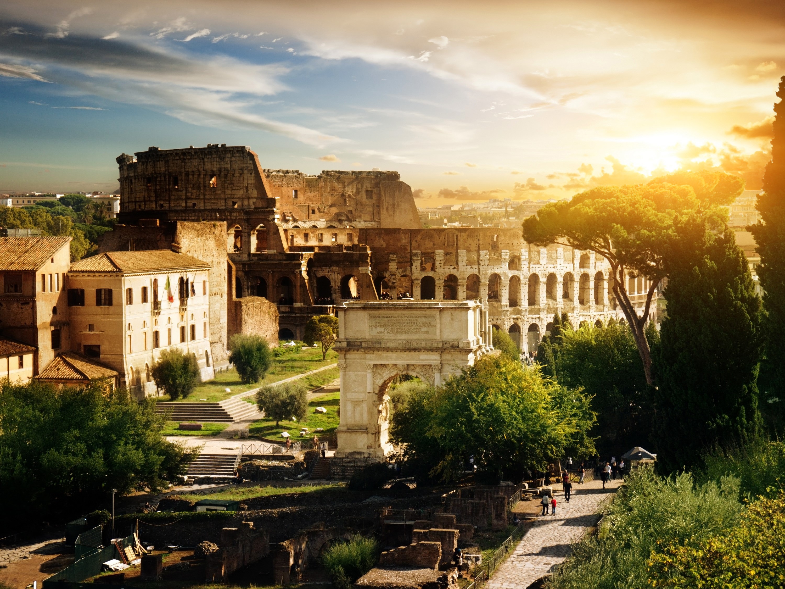Colosseum and Arch of Constantine, Rome, Italy HD Wallpaper