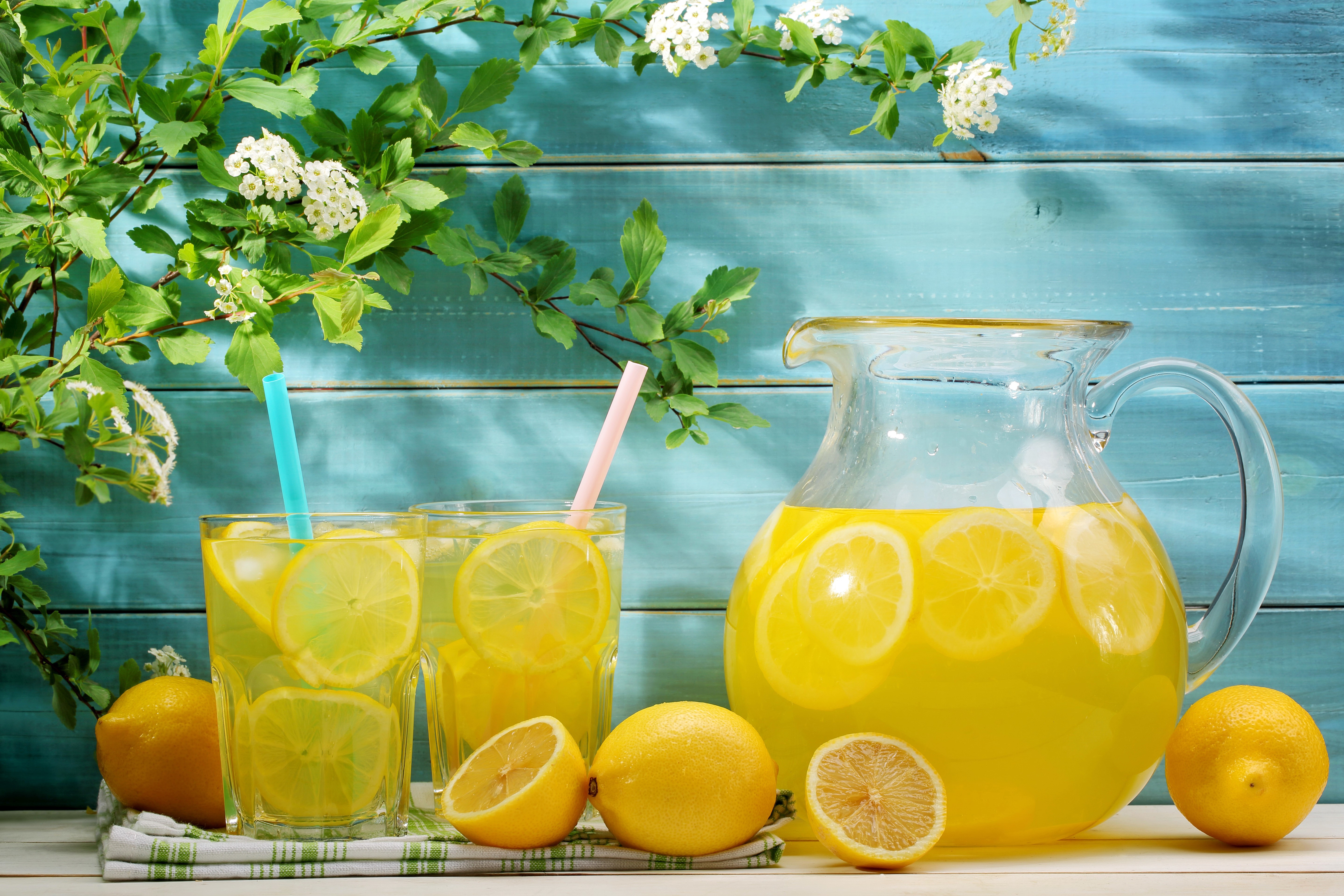 Lemonade in pitcher and glasses with lemons HD Wallpaper