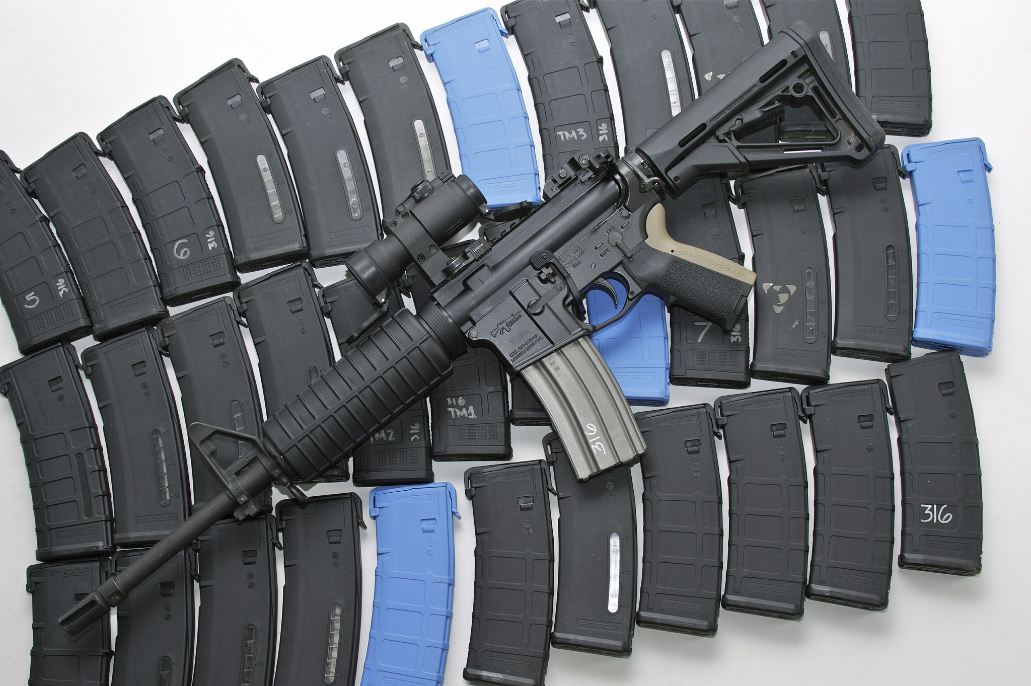 AR-15 rifle with multiple magazines HD Wallpaper
