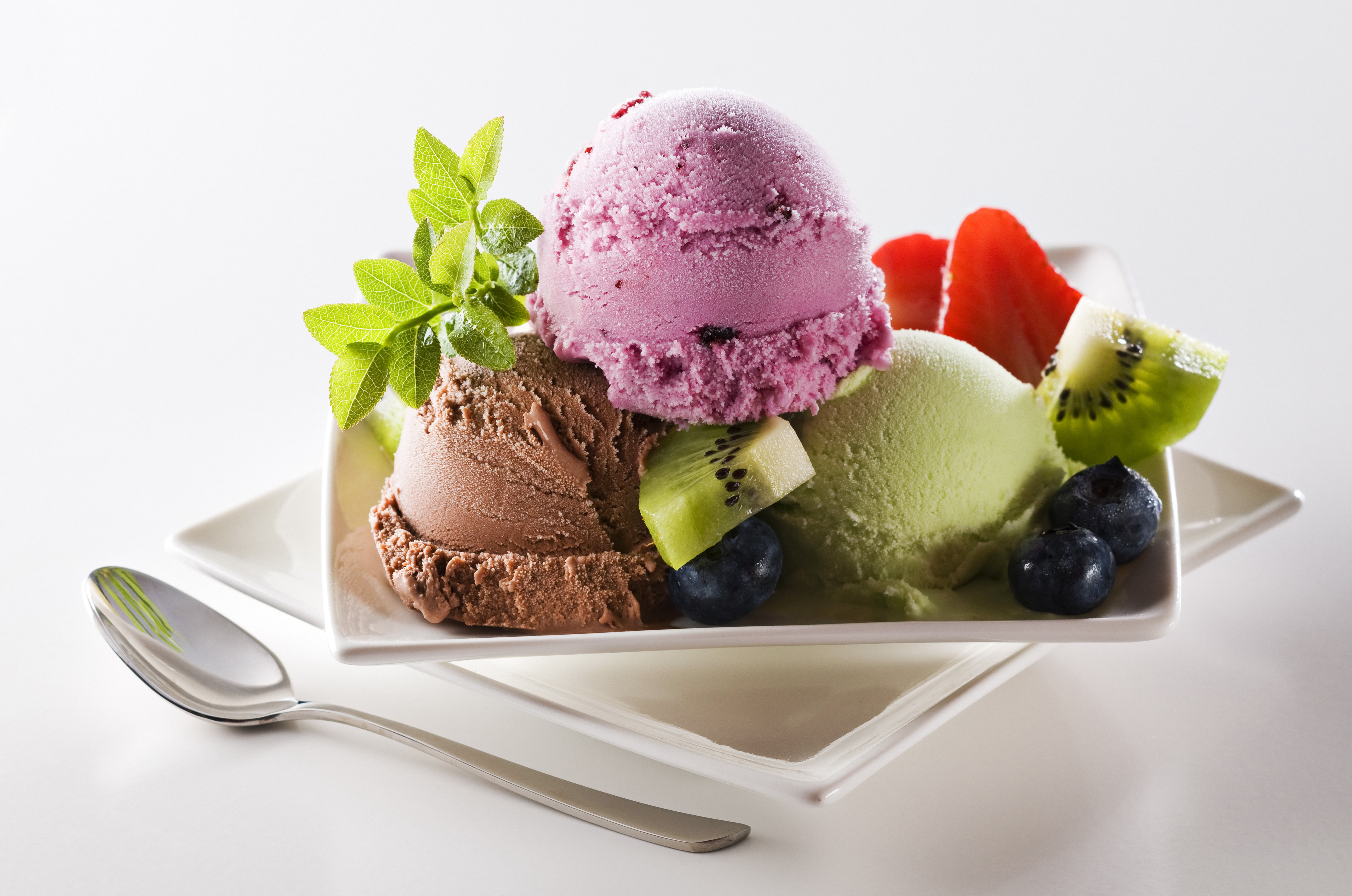 Ice cream with fruits and berries HD Wallpaper