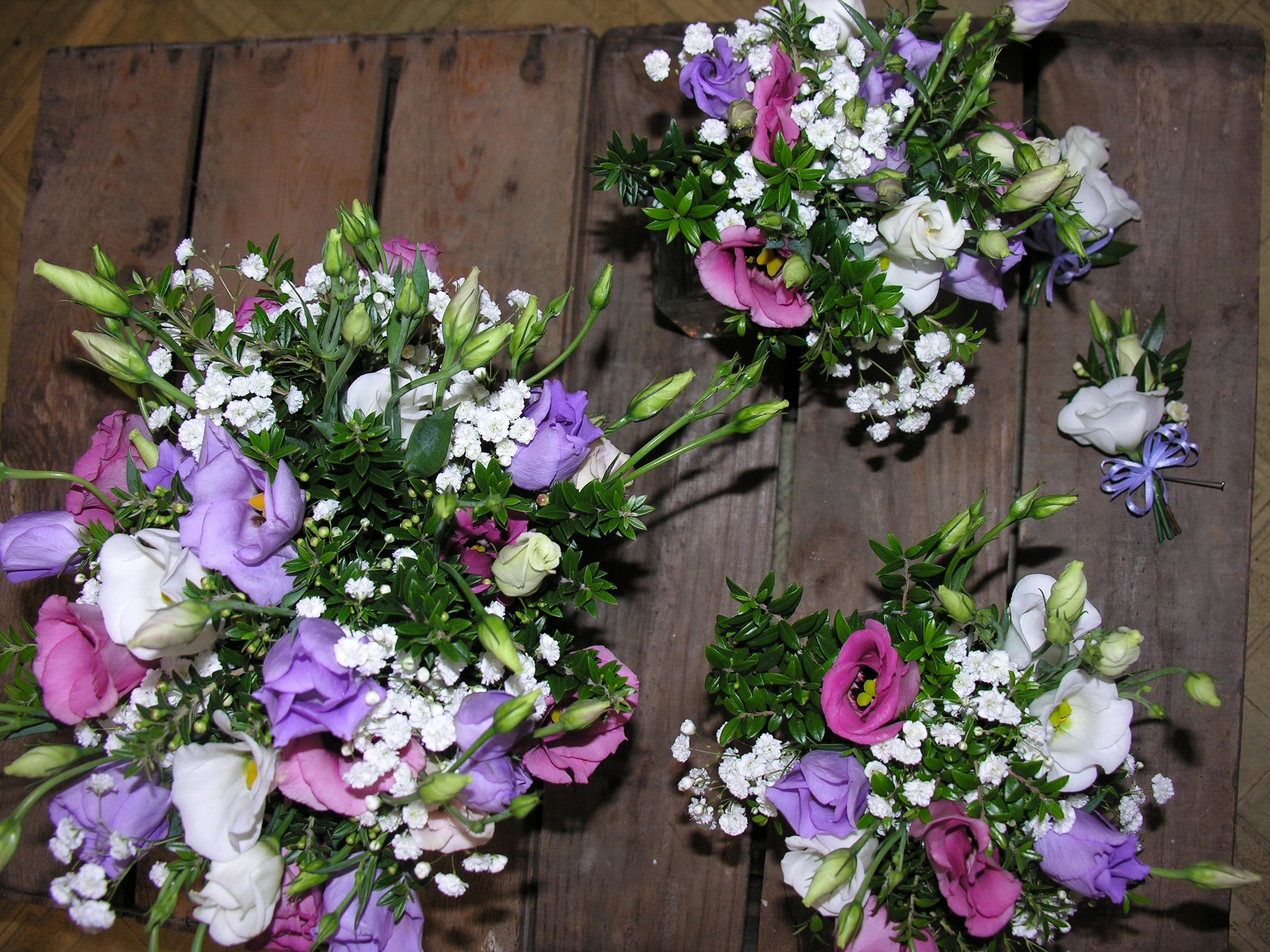 Bouquets and Boutonniere with Eustoma Flowers HD Wallpaper