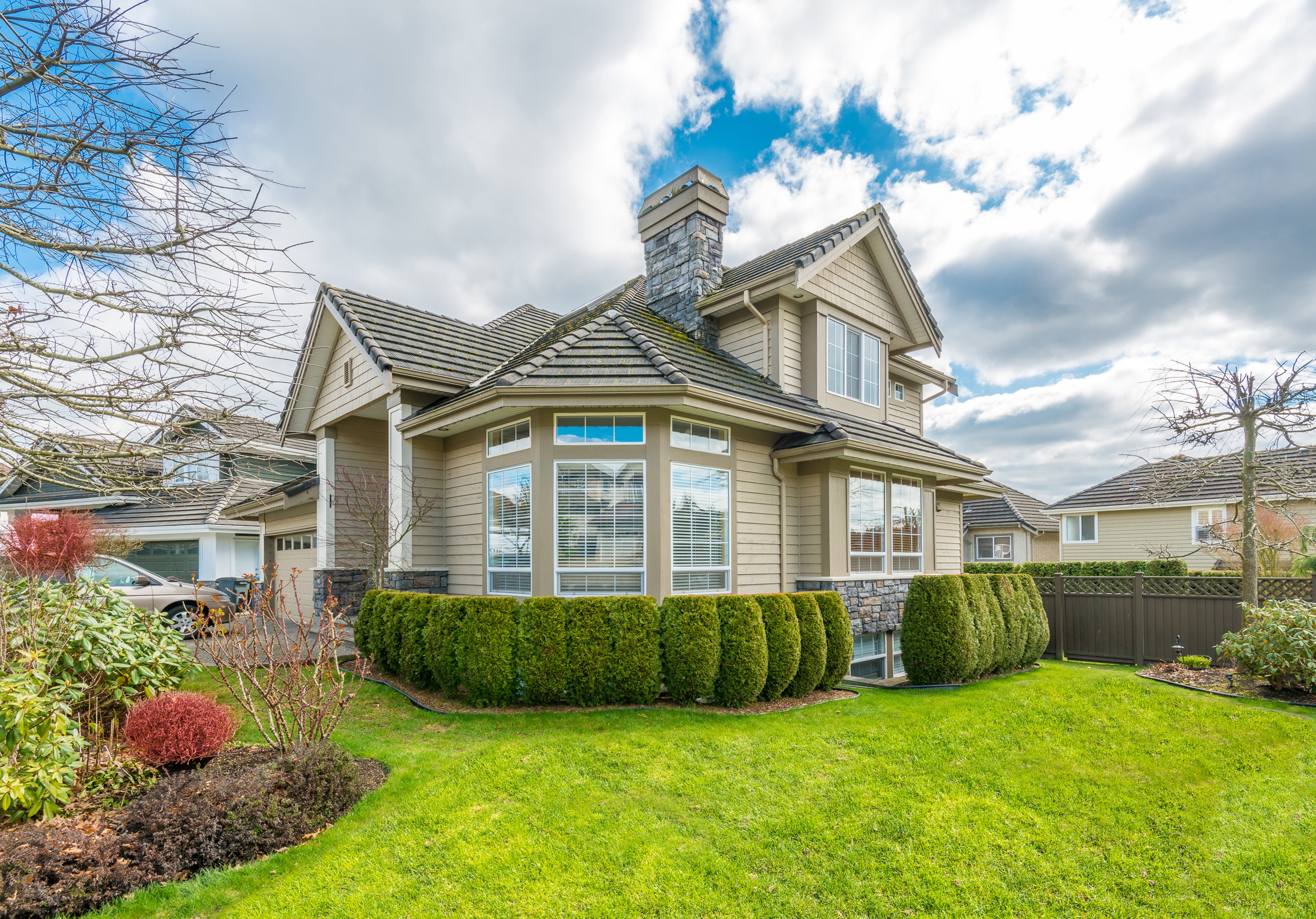 Suburban House with Landscaped Lawn and Shrubs HD Wallpaper
