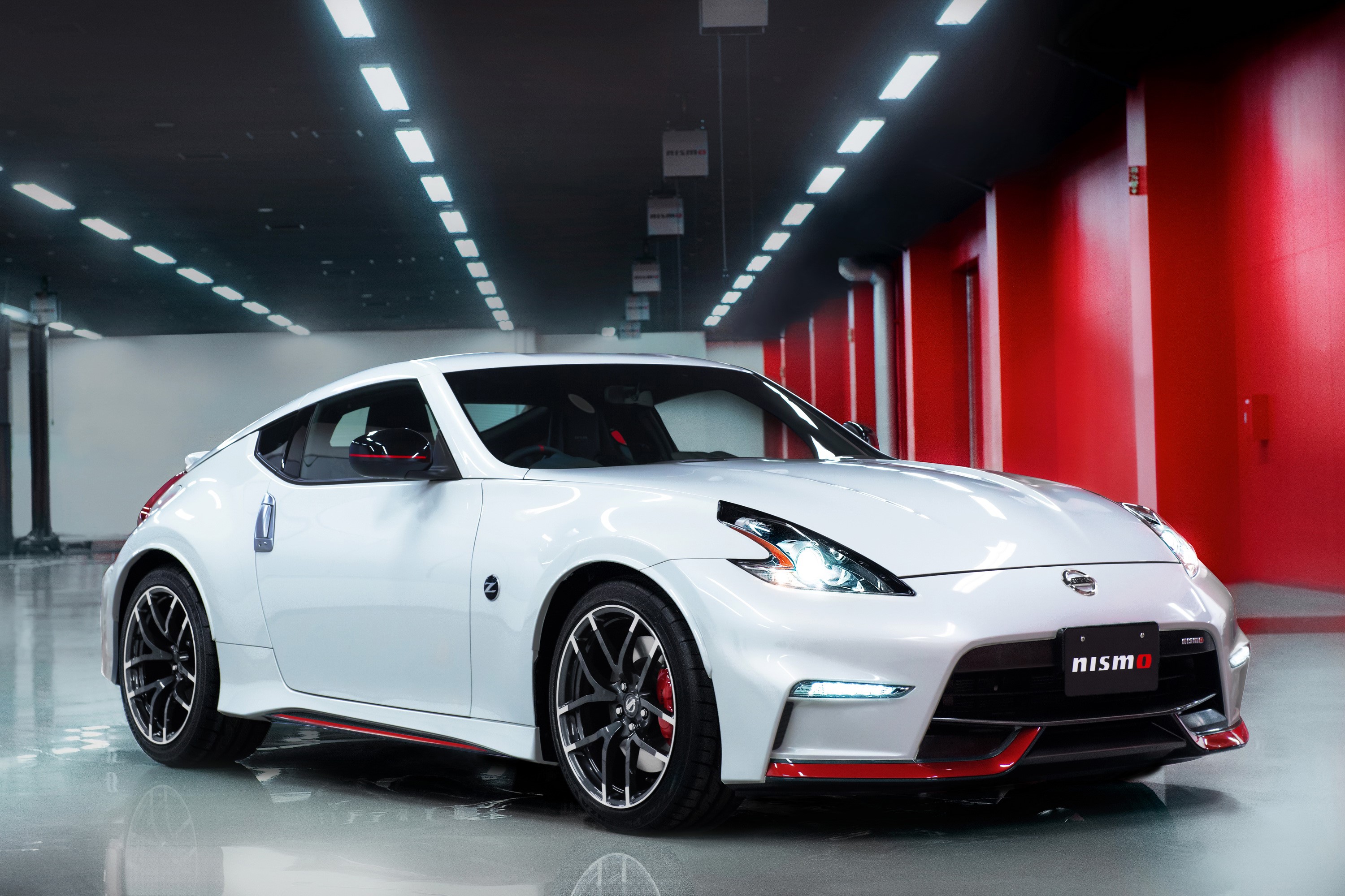 White 2015 Nissan 370Z Nismo HD Wallpaper