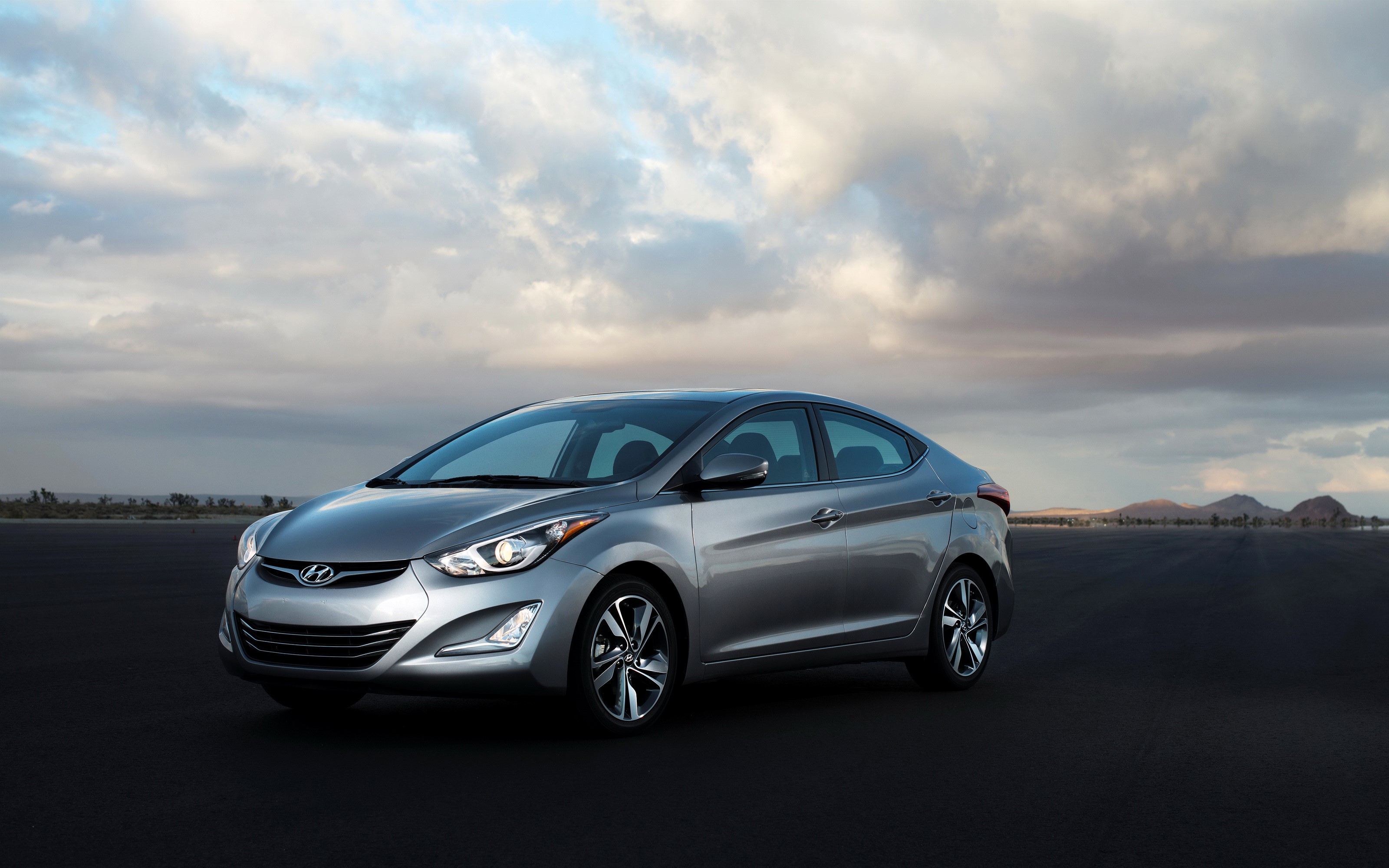 Silver 2015 Hyundai Elantra Sedan HD Wallpaper