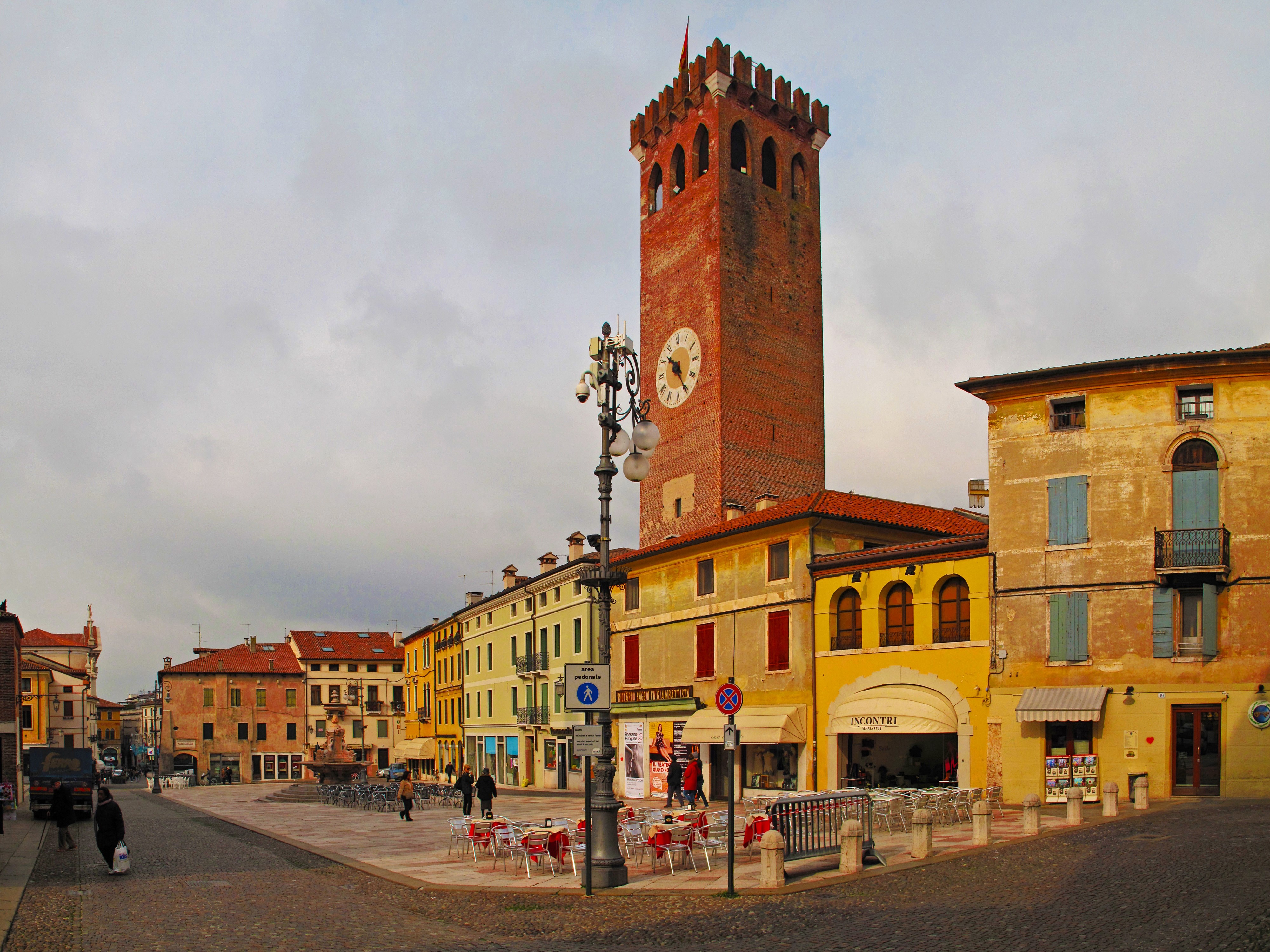 Bassano del Grappa town square with clock tower HD Wallpaper
