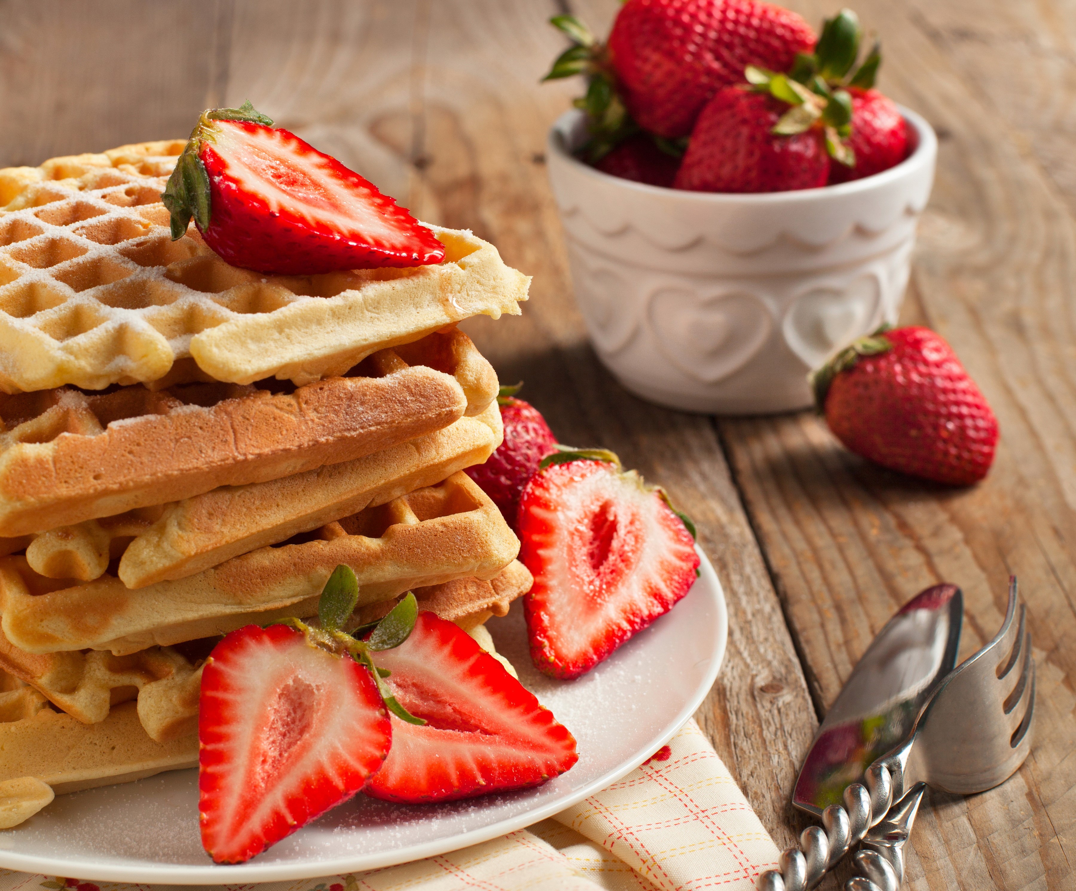 Stack of waffles with strawberries and powdered sugar HD Wallpaper